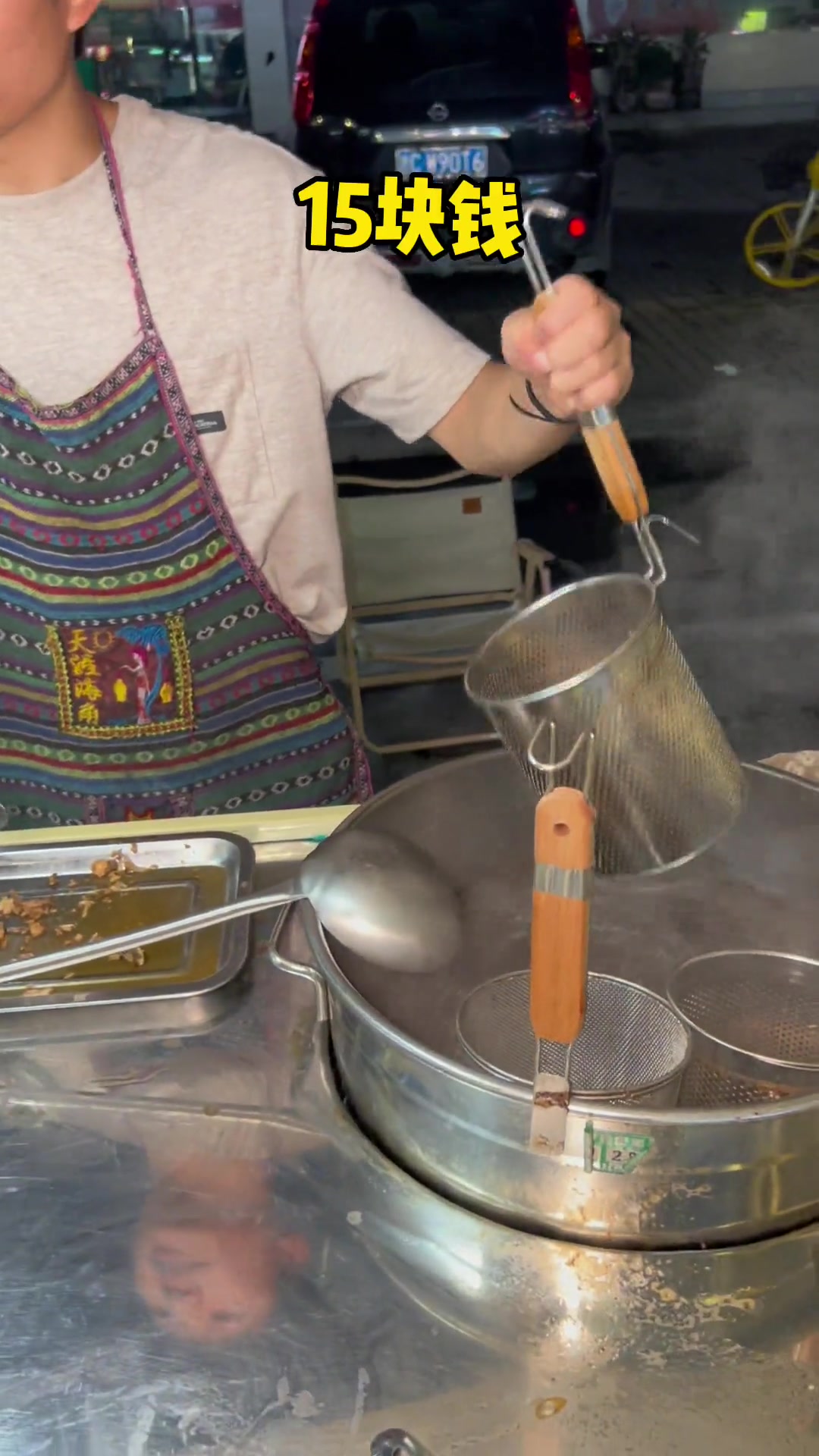 温州街头的酸菜鸡壳～加了粉干和酸菜～还蛮好吃的～
