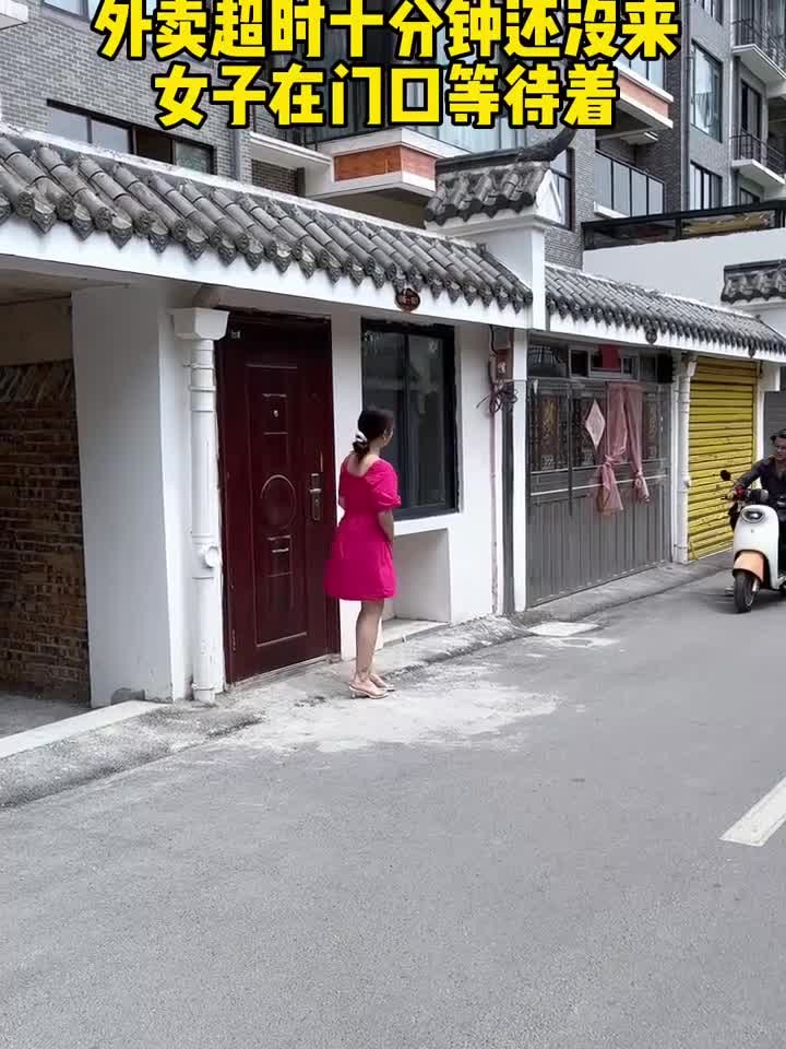 外卖超时，女子却给外卖小哥好评，得知真相让人暖心！