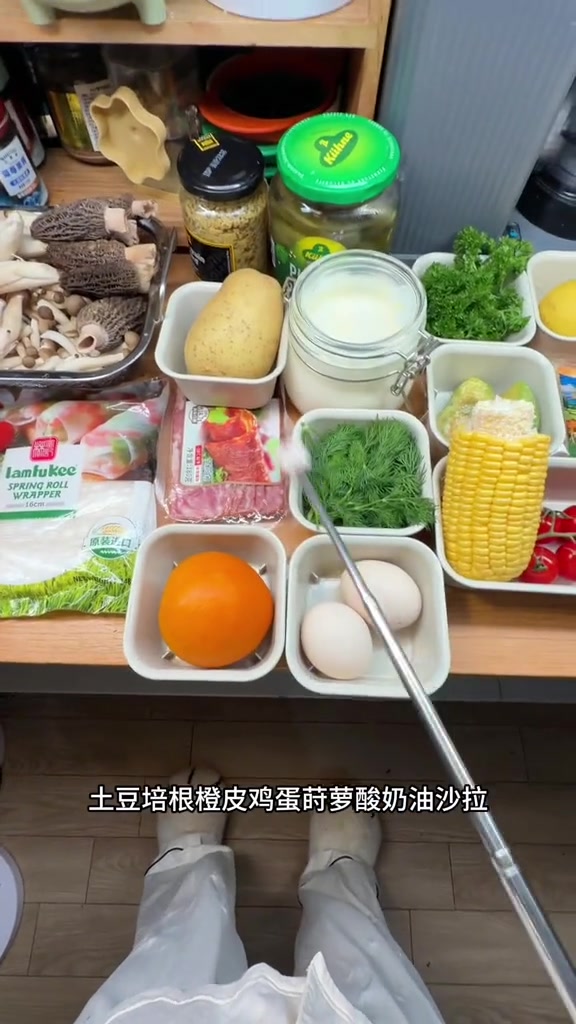 大鸟胃中国女人早饭vlog26  今天我们吃蘑菇开会奶油浓汤意面春卷+ 土豆培根橙皮鸡蛋莳