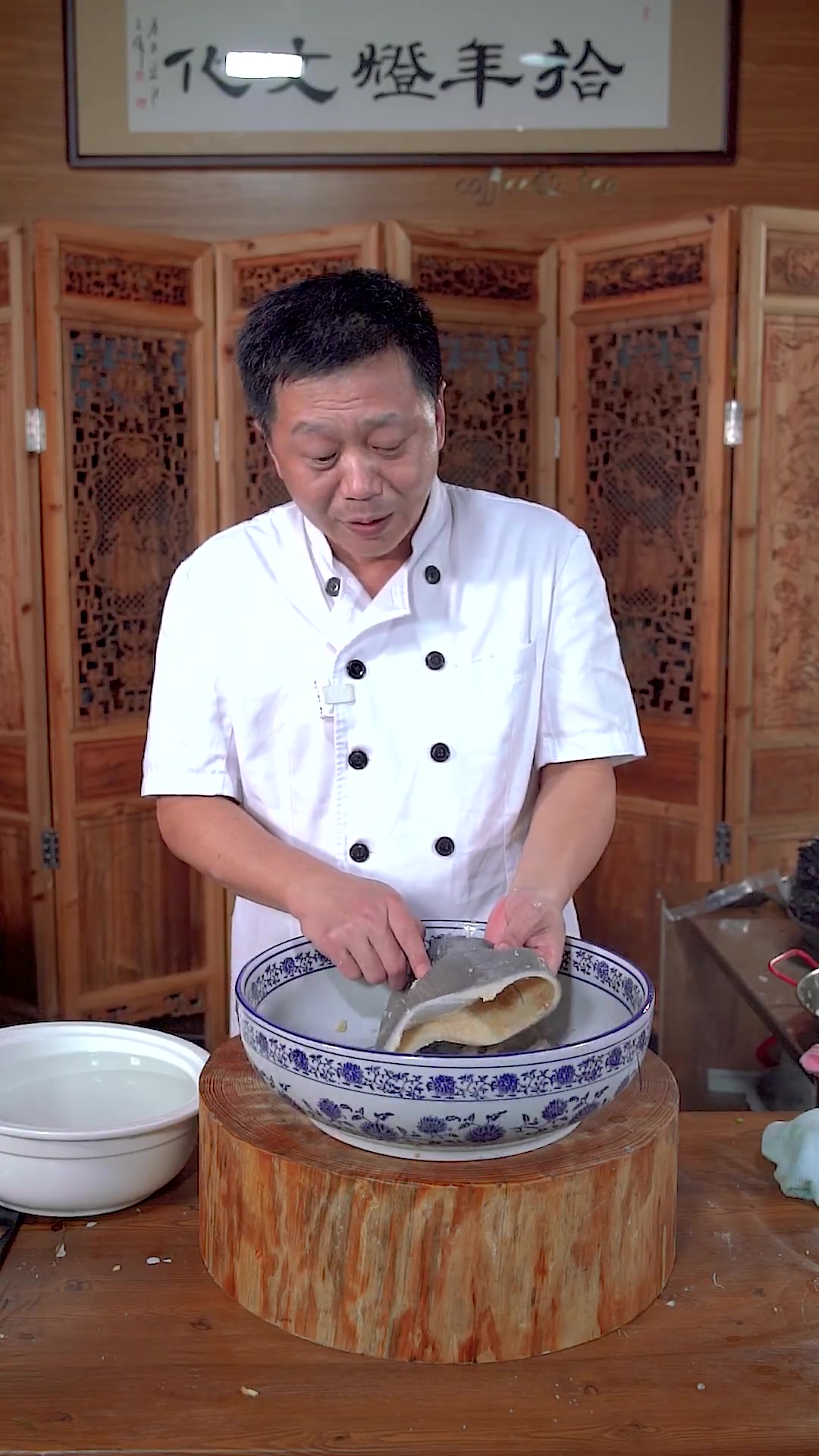 这是一道夏天必吃的凉拌菜，q弹爽口！开胃无比！又简单又好吃！