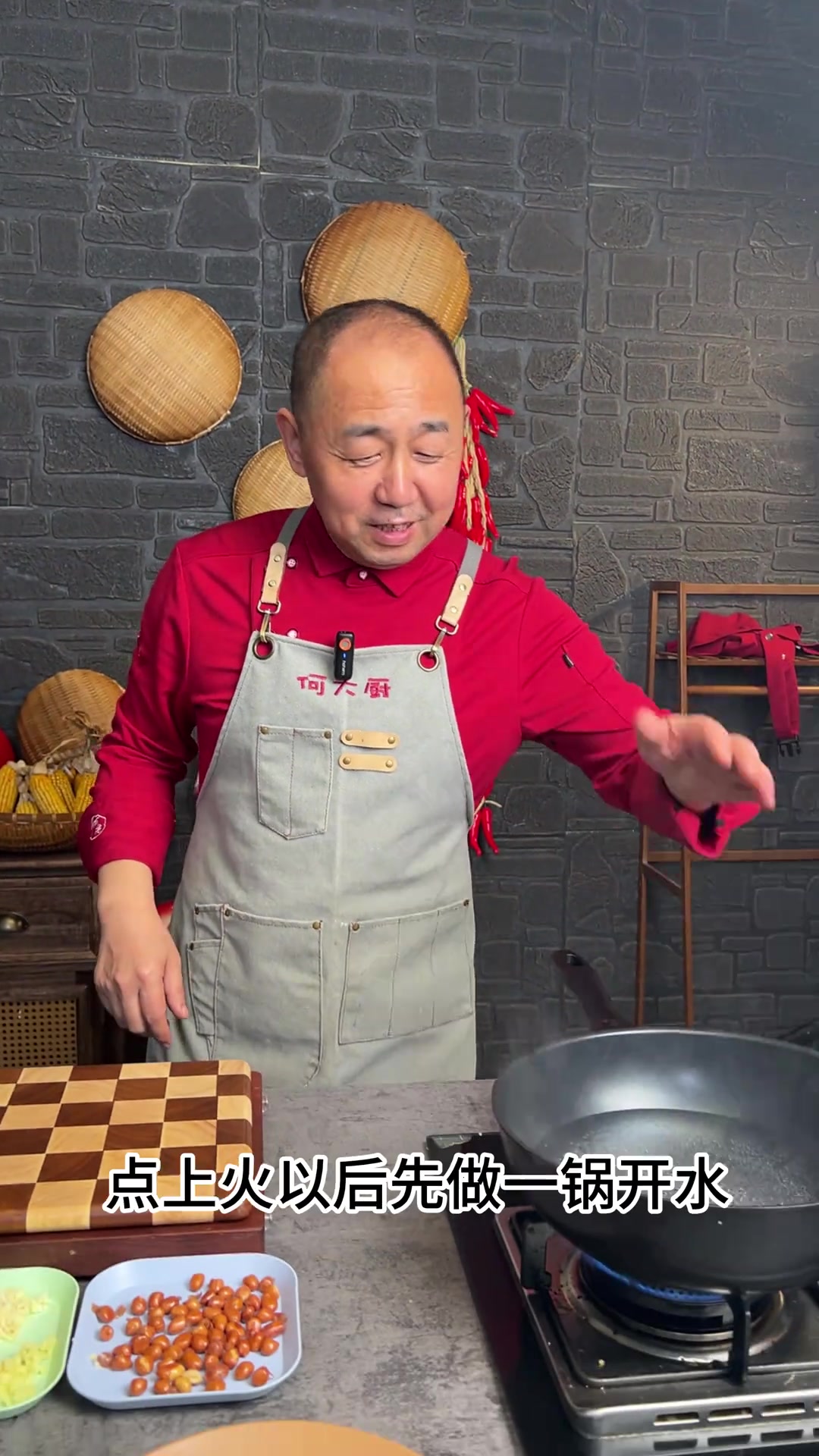 家常凉菜果仁菠菜 几分钟就能搞定的家常凉拌菜,菠菜花生米,是餐桌上的一道健康小菜,爽口解腻