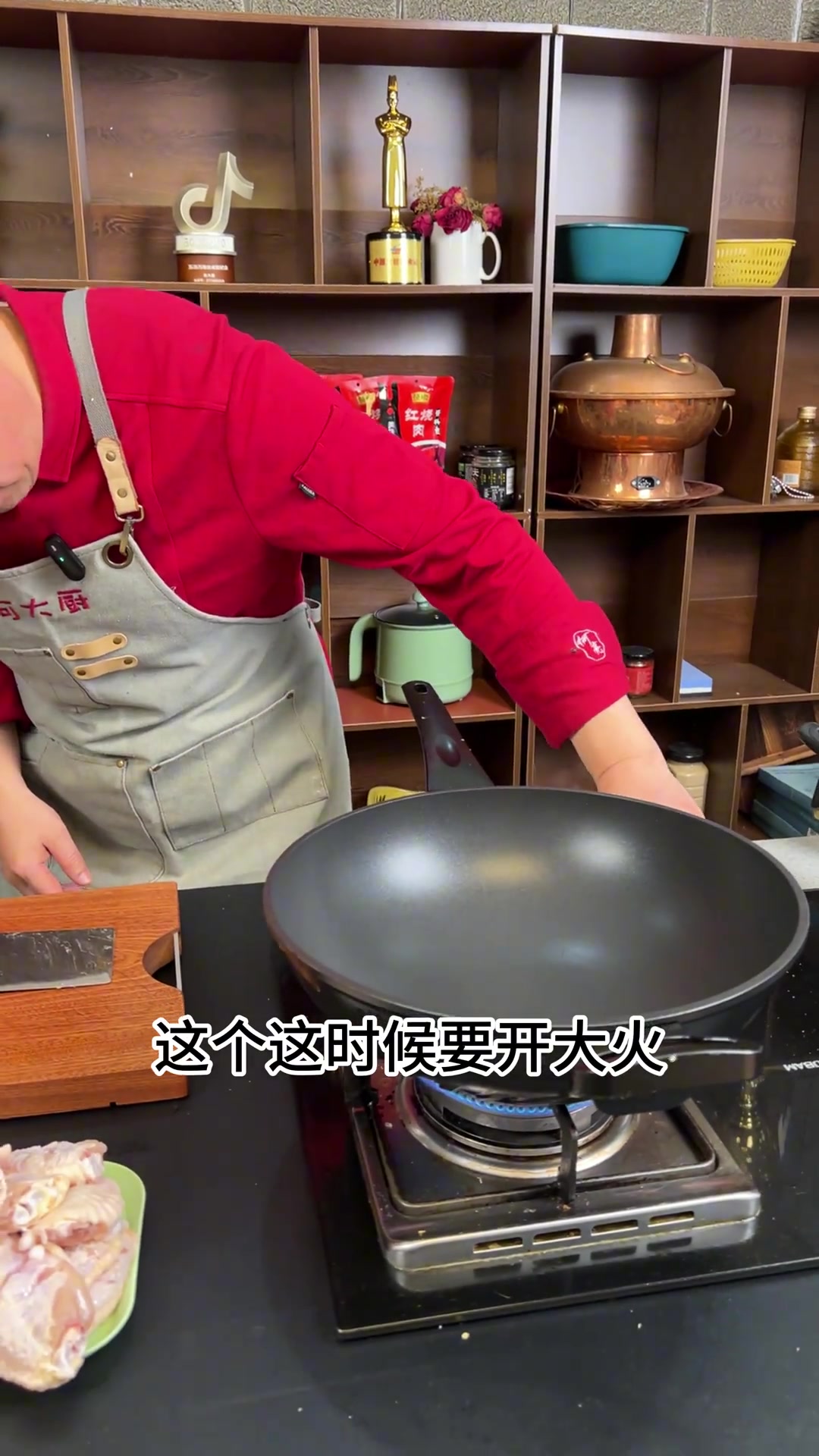 一嗦就脱骨的红烧鸡翅！ 家常红烧鸡翅，包你一看就会，不学后悔，鲜嫩多汁又下饭