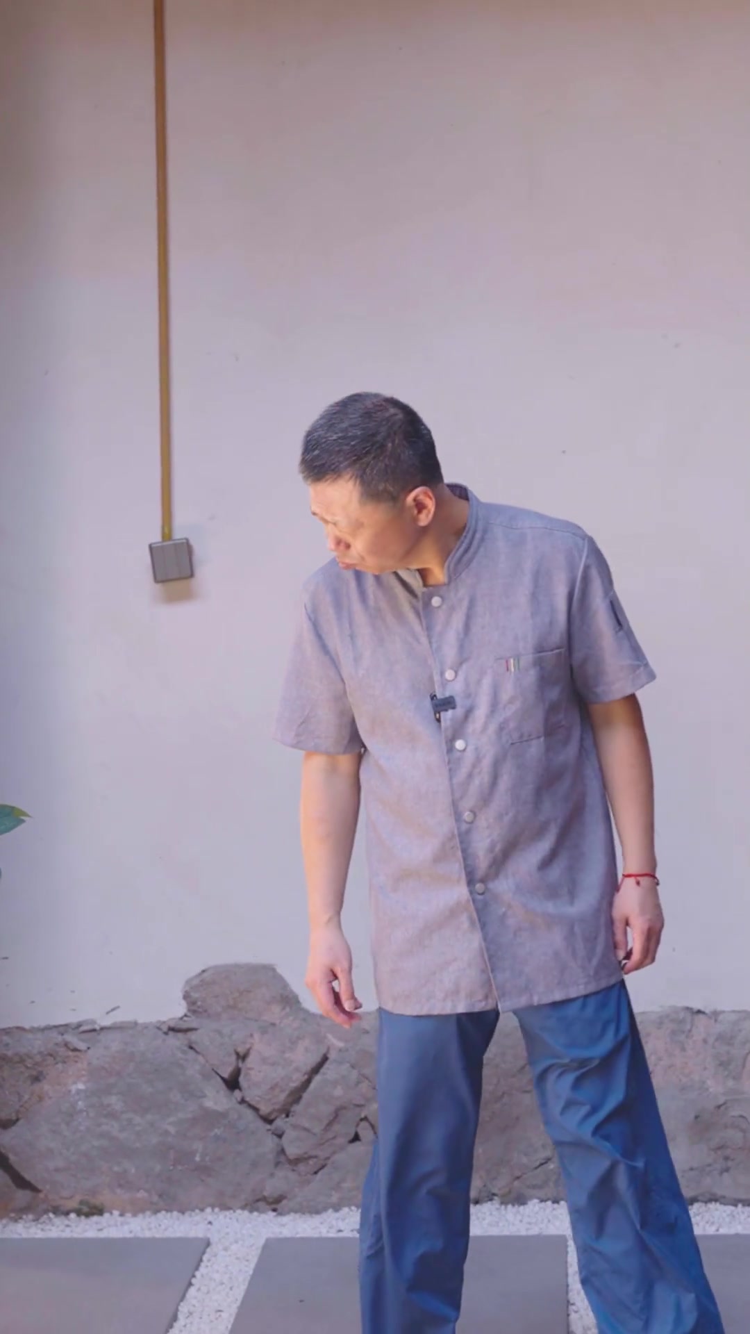 为什么酸笋闻起来臭，吃起来却那么香？你能够在这道酸爽开胃的酸笋墨鱼滑中找到答案~