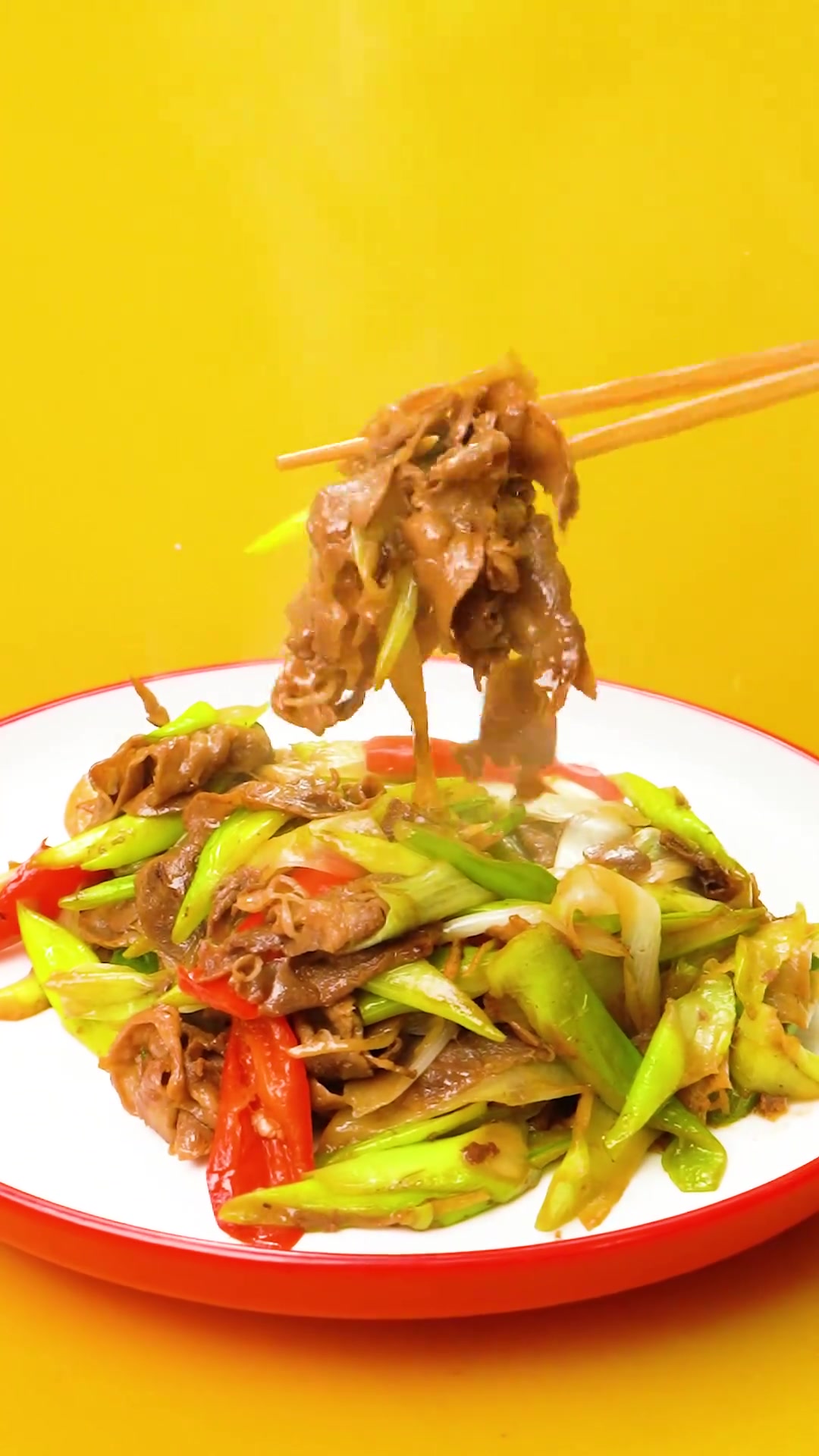 家常菜~葱爆羊肉卷,精彩美食持续更新~