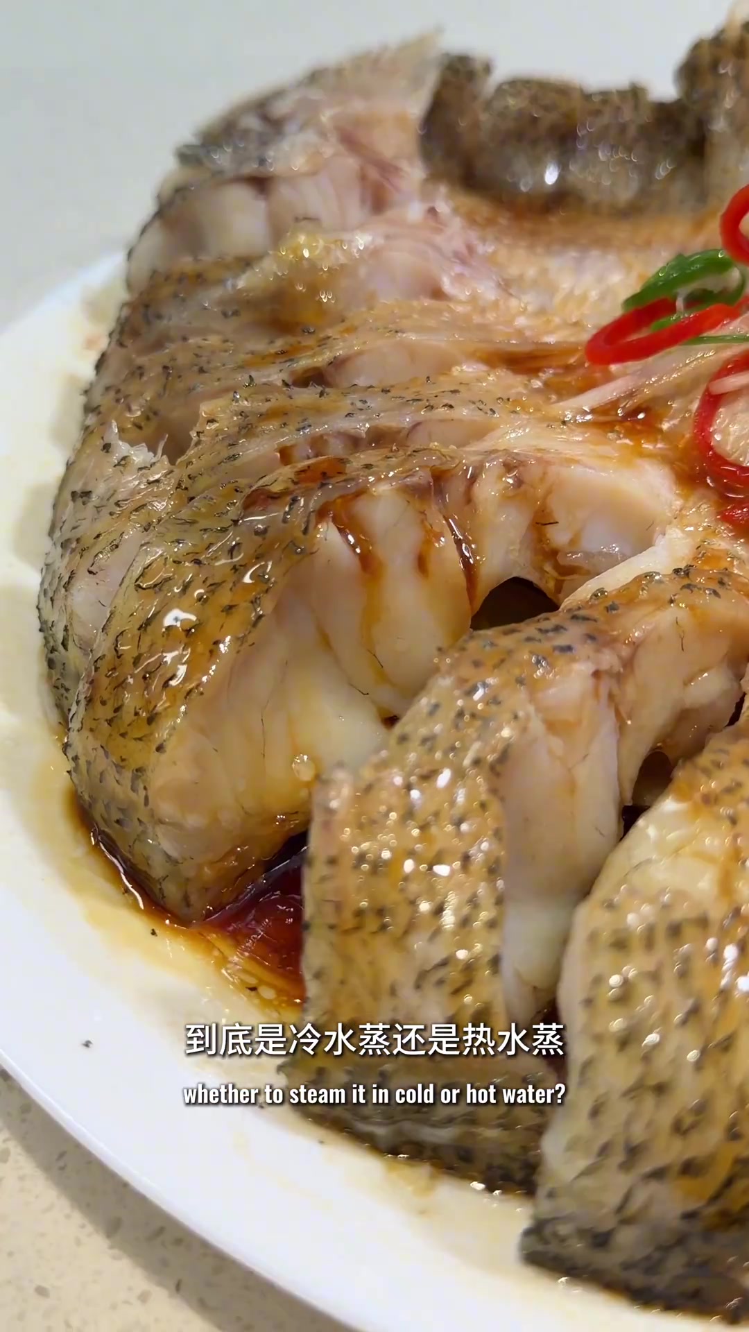 年夜饭,鲈鱼买回来,你就像我这样做,清蒸鲈鱼的详细教程,不腥不柴,肉嫩味美,出锅就是酒店桌