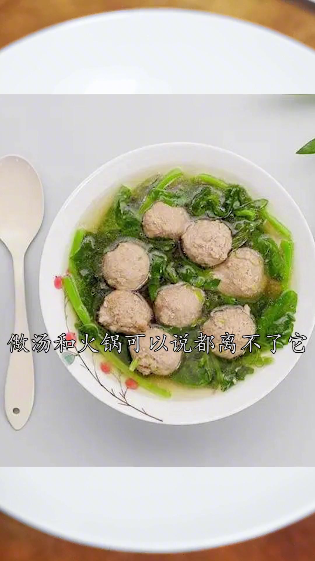 这个季节,这样一盘清炒豌豆尖就是最简单、最清香的蔬菜。