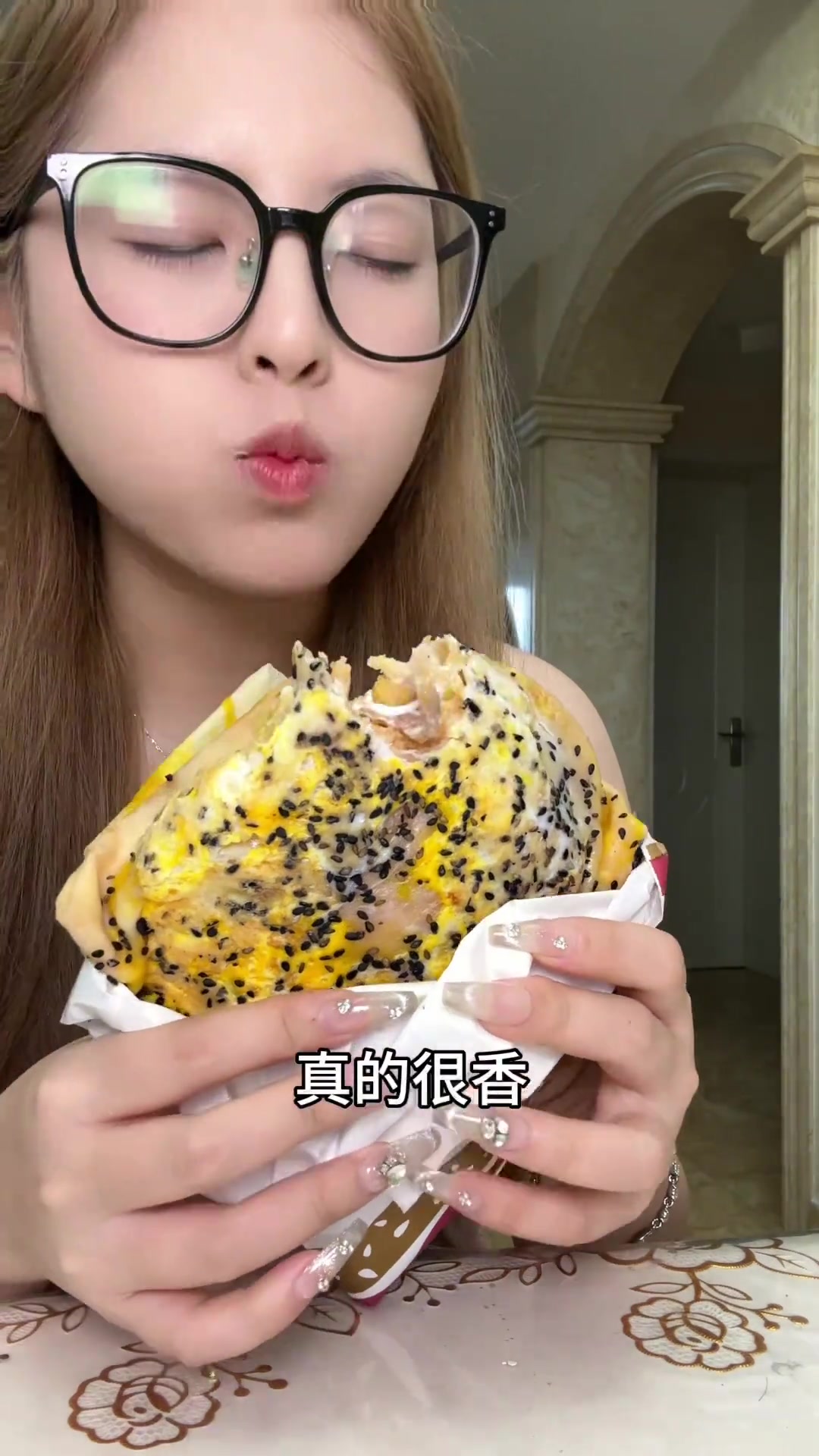 一天吃什么｜煎饼 甜品 香辣鸡腿堡 瘦肉丸…