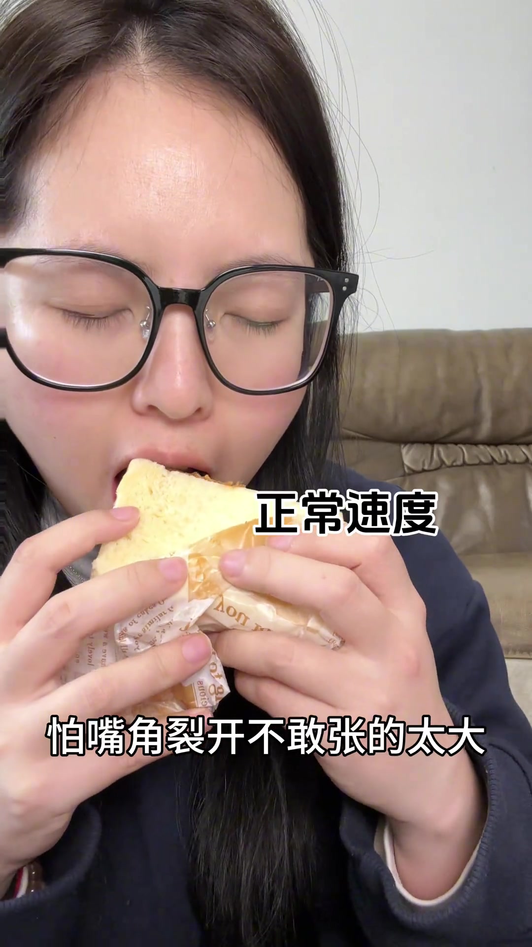 一天吃什么vlog|三明治 饭团 炒面干 瘦肉丸 鸡柳年糕…。