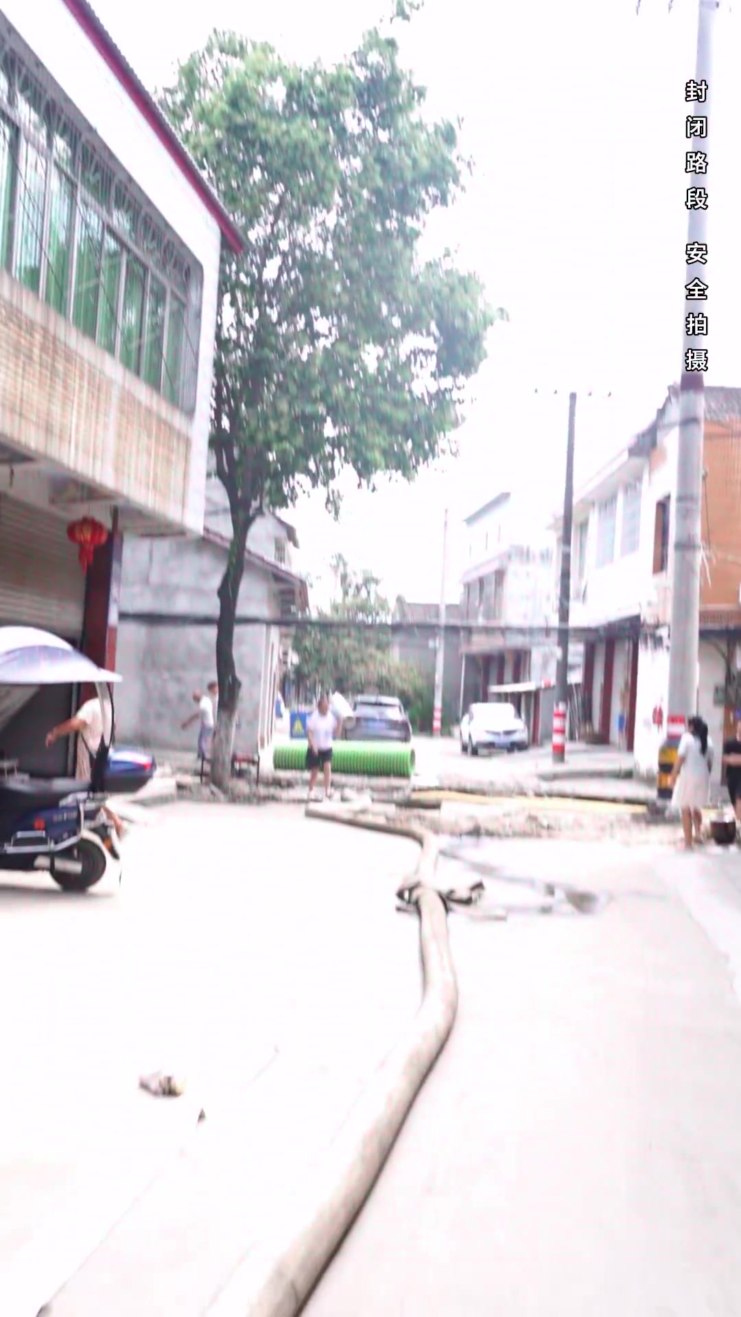 钟鸭子 彭山甜皮鸭是四川眉山彭山区特色美食,也称“卤鸭子”。色泽棕红,油润光亮,鸭肉嫩气不
