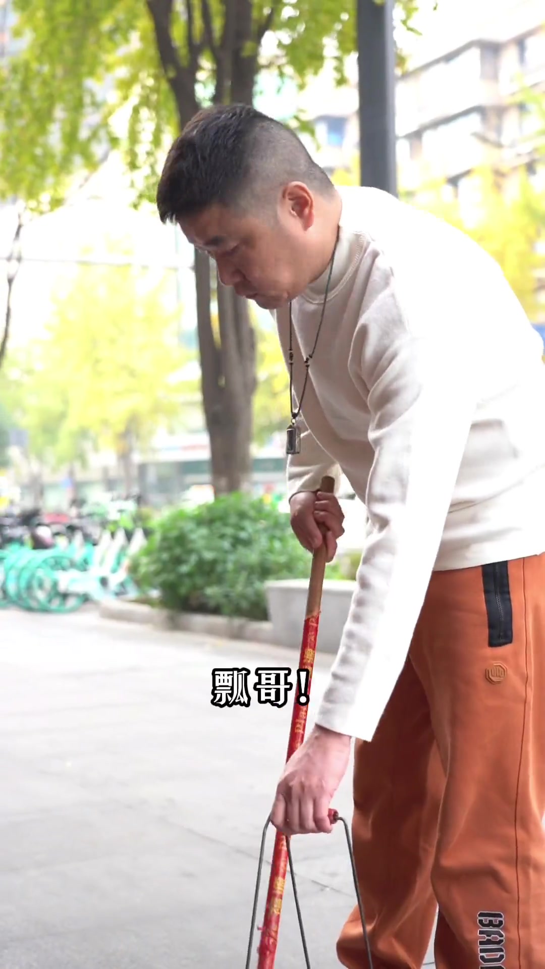 当归炖鸡是很好的药膳，冬天喝这个鸡汤温暖又滋补！