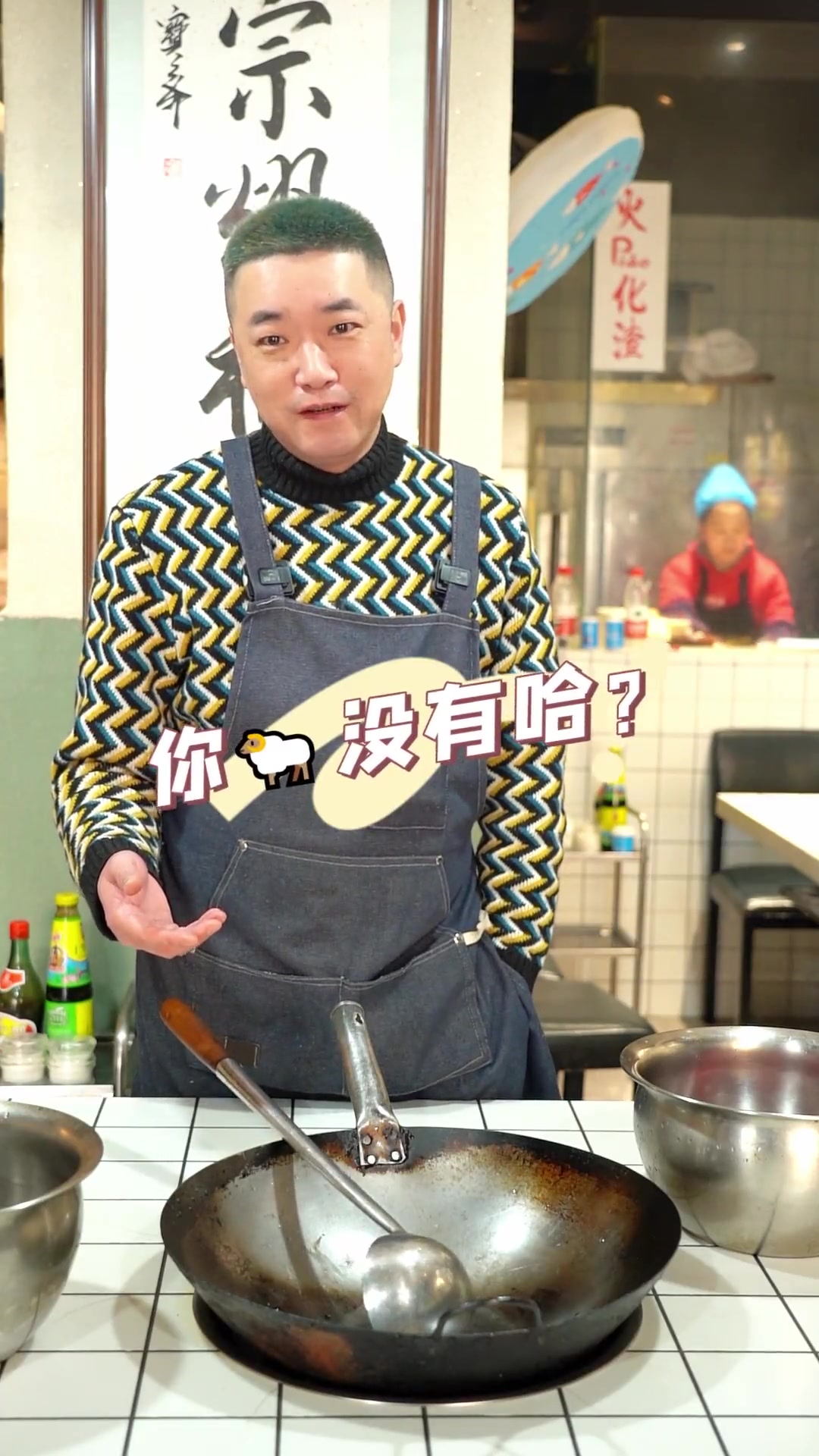 近段时间多吃点高蛋白肉类和萝卜以及适量的辣来增强免疫力。这家火锅店熬制的清炖牛肉汤煮萝卜让
