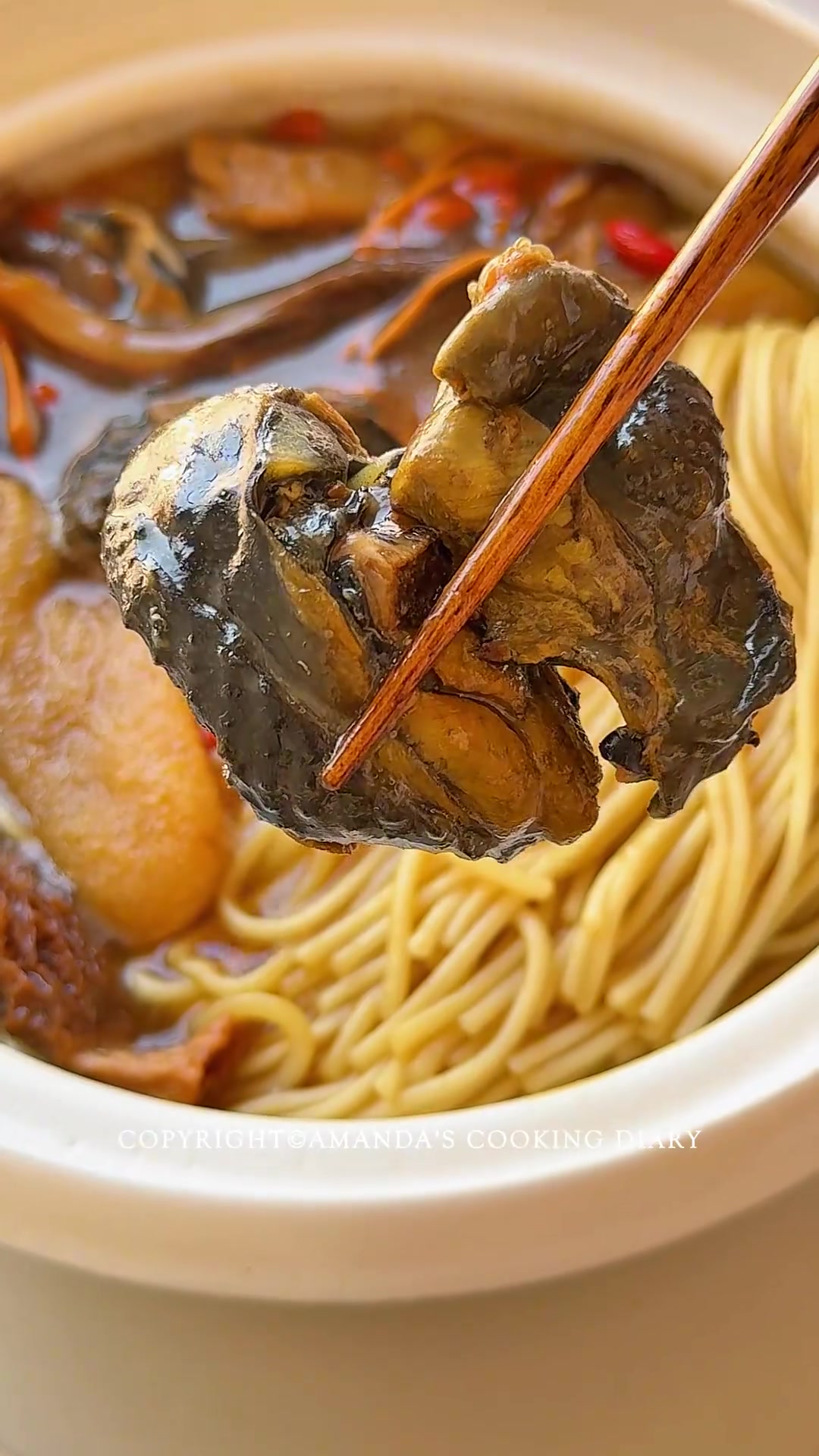 菌菇乌鸡汤面清甜鲜美的滋补盛宴