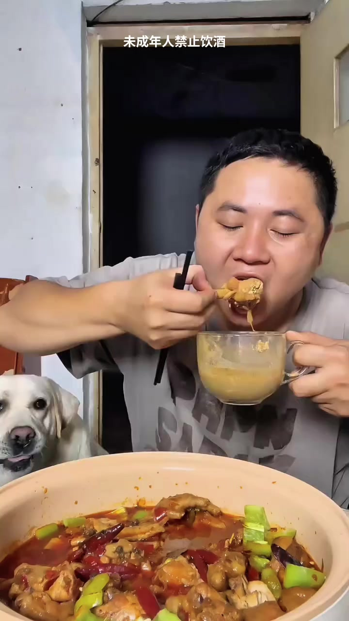 下班了，研究一手火锅鸡，整点小凉菜，焖点大米饭，简单吃点喝点