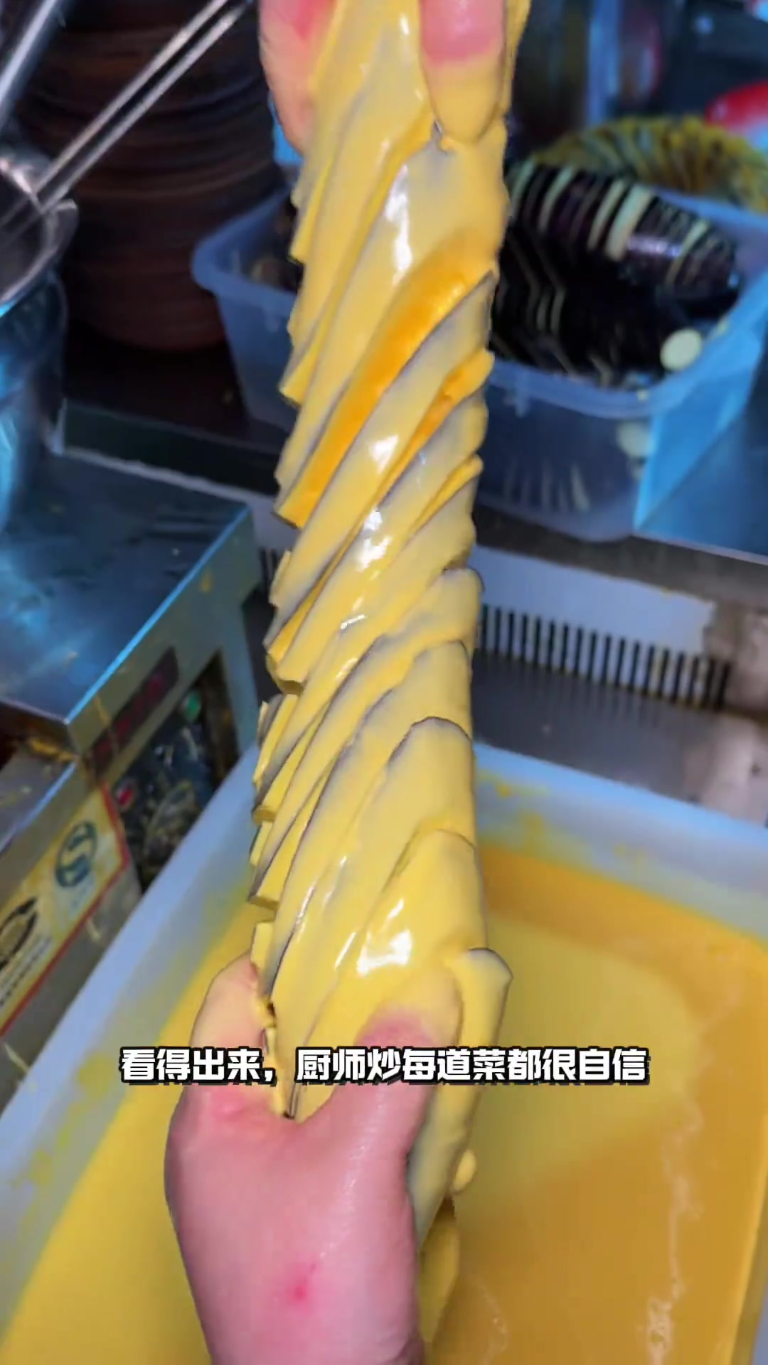 吃不吃重庆不加一滴水的全油麻辣鱼?!满口爆汁的茄龙!