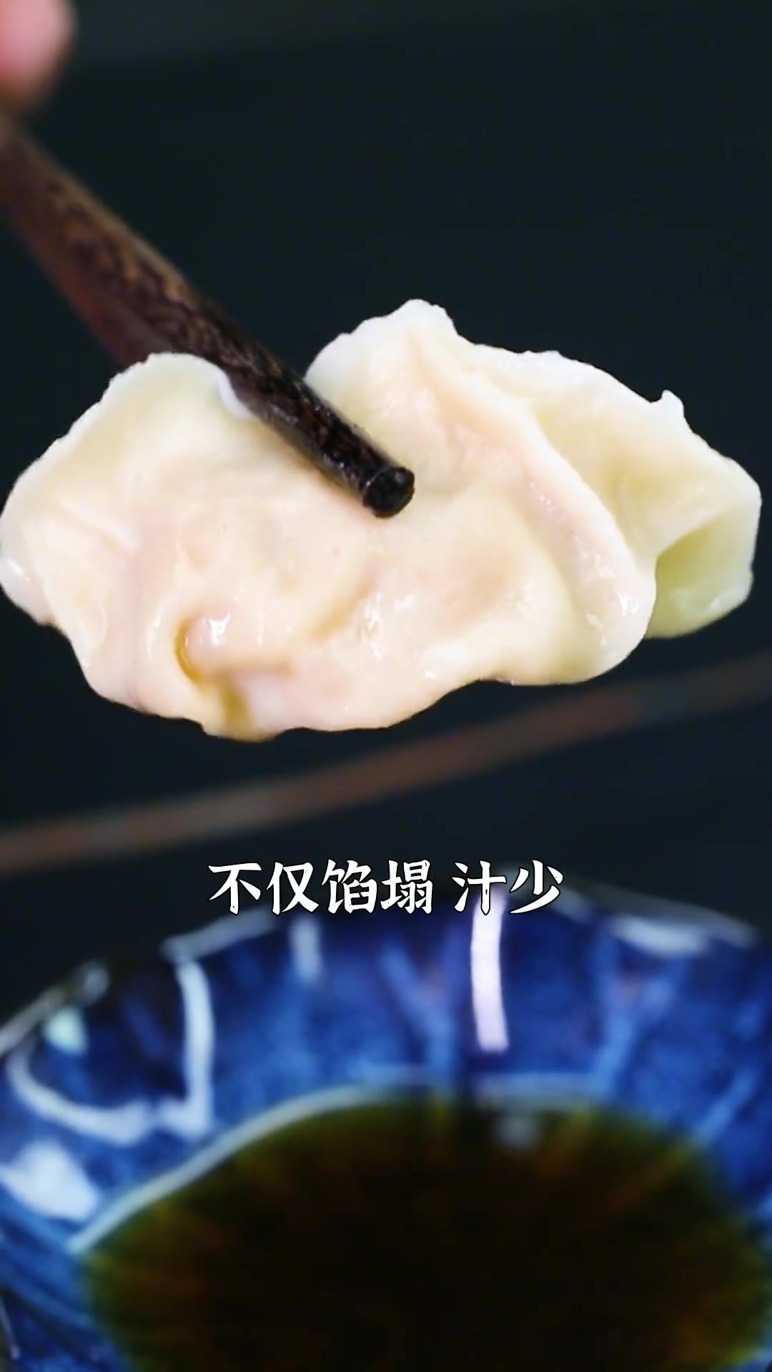 白菜猪肉馅饺子还在用盐杀水?大错特错,这个小技巧一定要学会,鲜嫩多汁不出水!