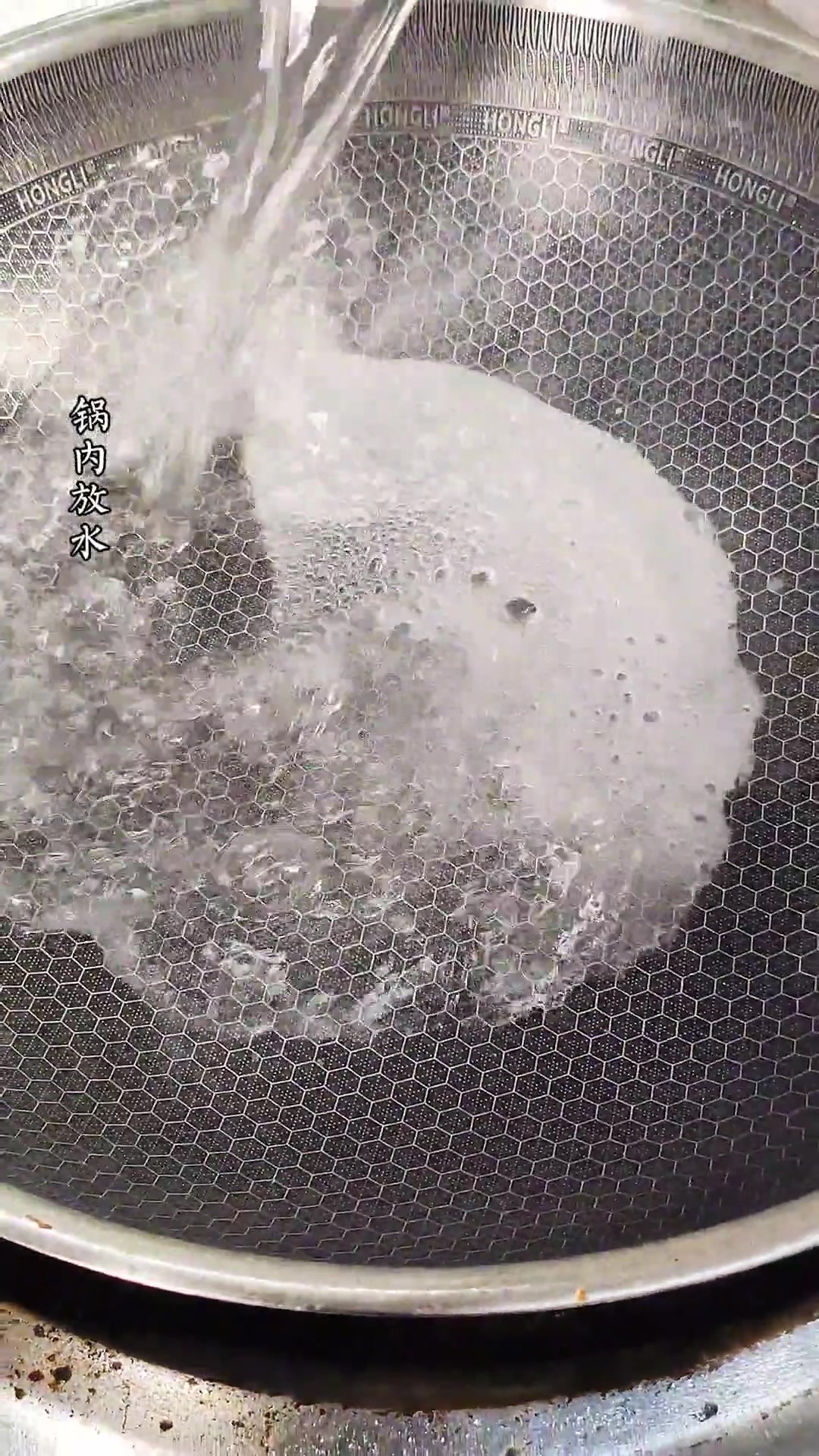 锅仔萝卜丝全贝，汤鲜味浓，时令菜品。