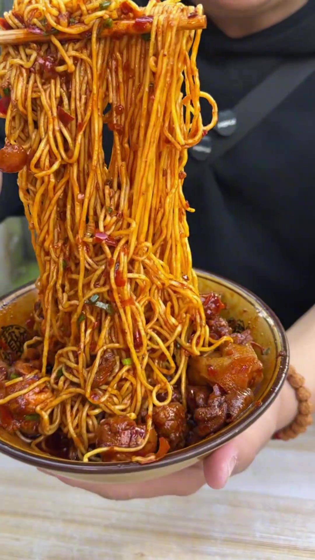 嗦遍全国1000家面103站。贵州的辣鸡面，哪个流派是天花板