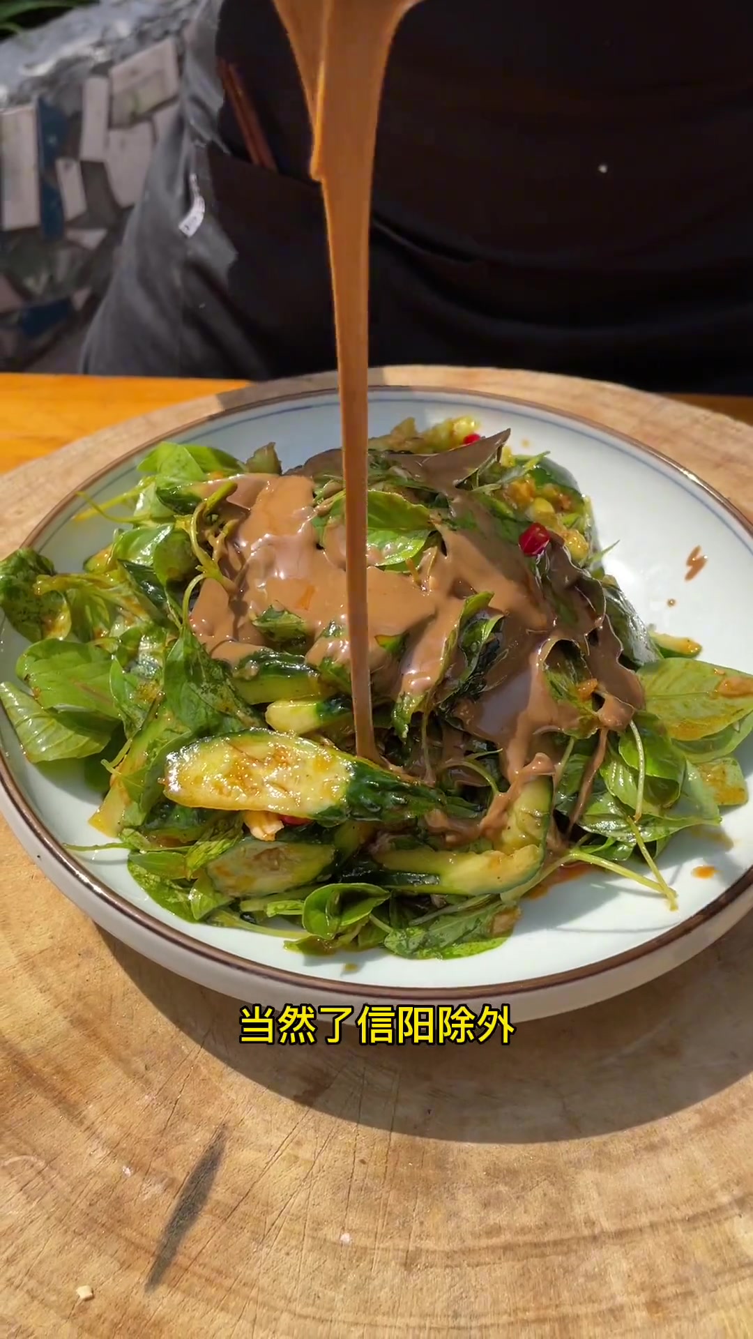 荆芥拌黄瓜 老家的味道 天热了 夏季必吃小凉菜