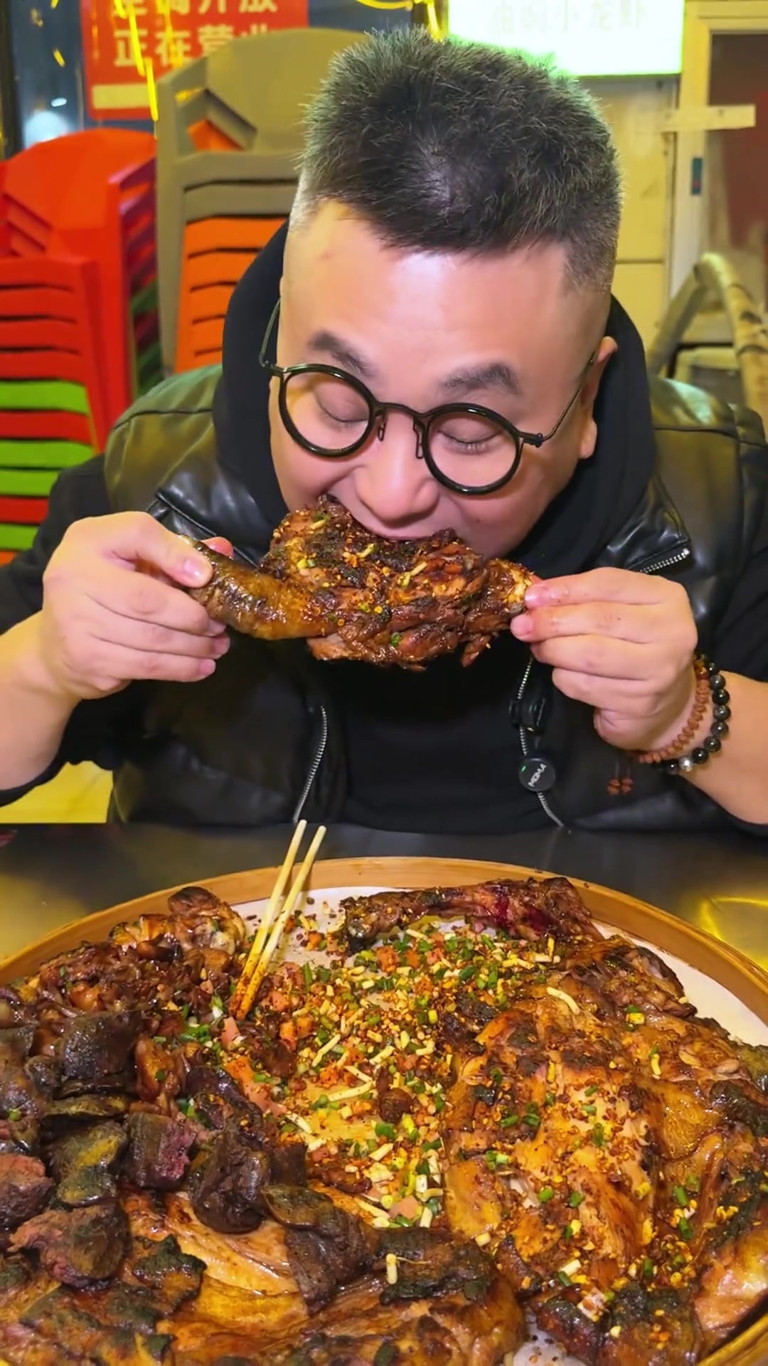 贵阳土著墙裂推荐的老贵阳烤鸡，一整个大鸡腿啃起太散酥了！