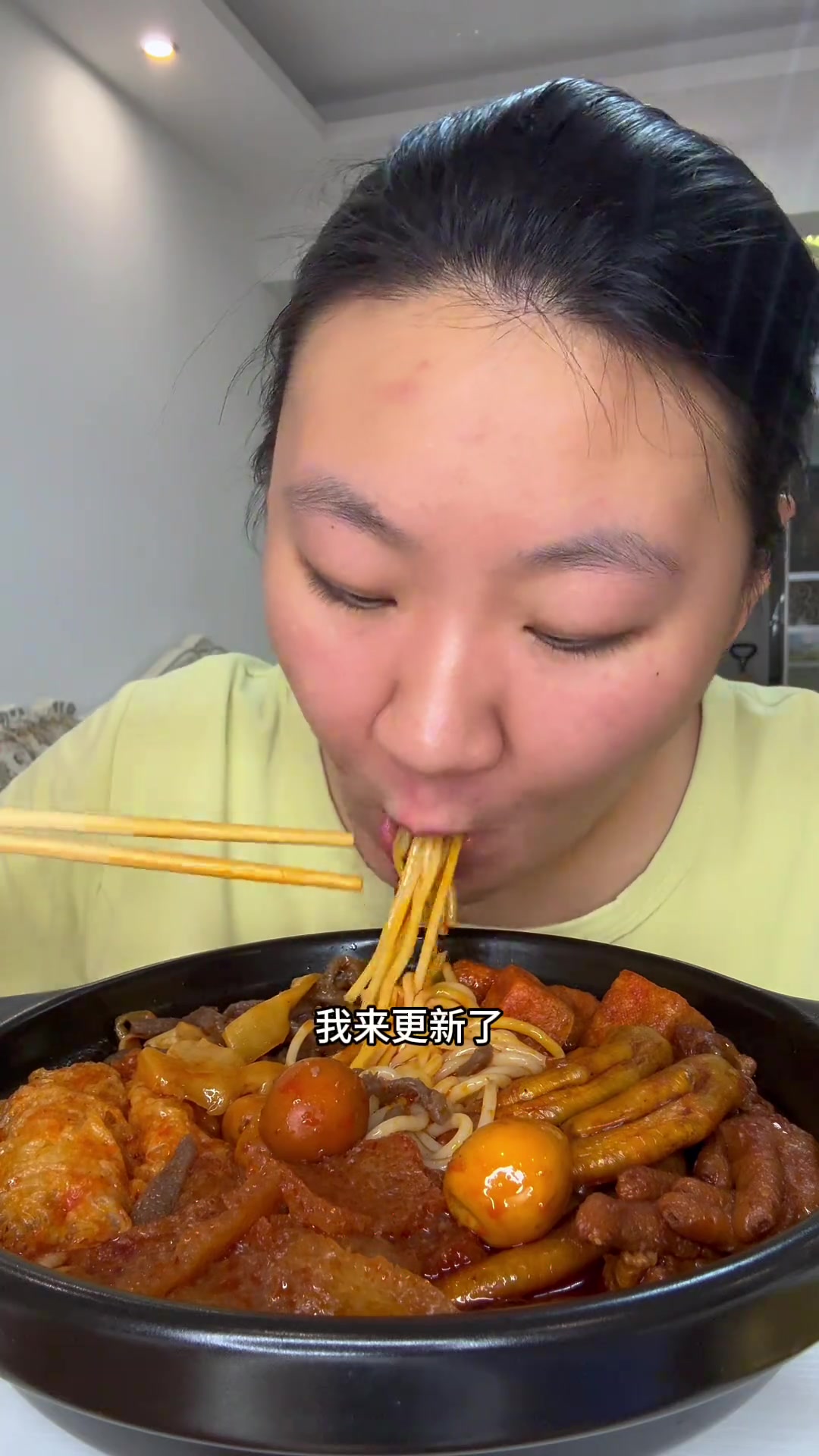 我来更新喽,今天有螺蛳粉鸭爪煲