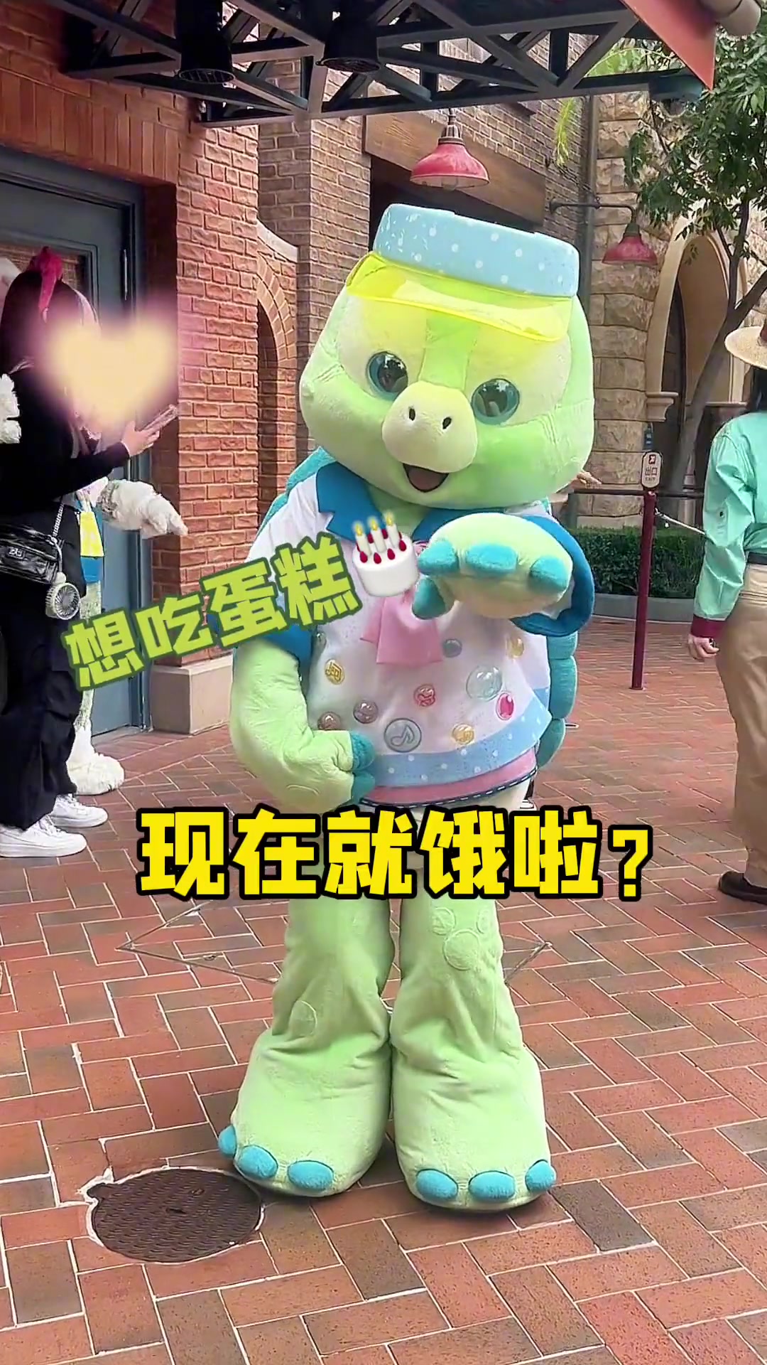 当我带着自制敲大三层蛋糕来 给olu ，宝贝开心坏了