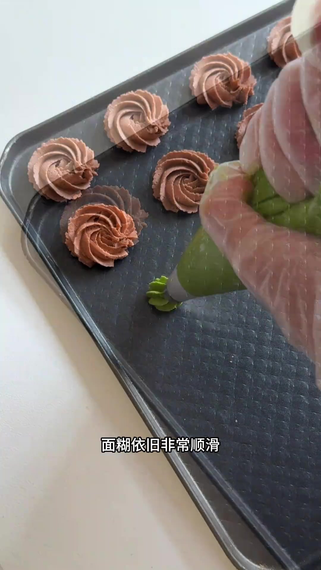 冬天做曲奇不再挤破裱花袋的秘诀，配方很无敌，轻松拿捏过年饼干 原味 黄油：80g 糖粉：2