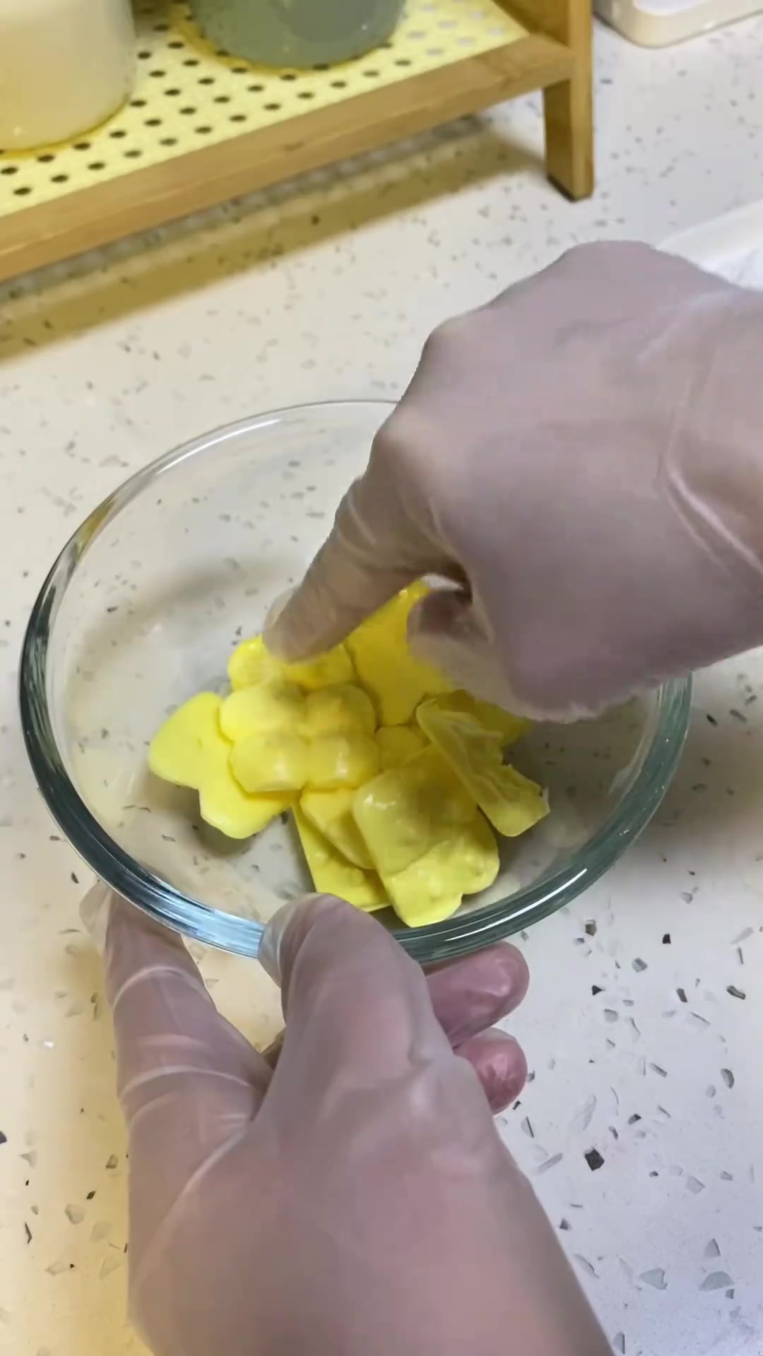 空气炸锅就能做的蔓越莓饼干，这个配方做出来的曲奇饼干，奶香十足，好吃到停不下来。