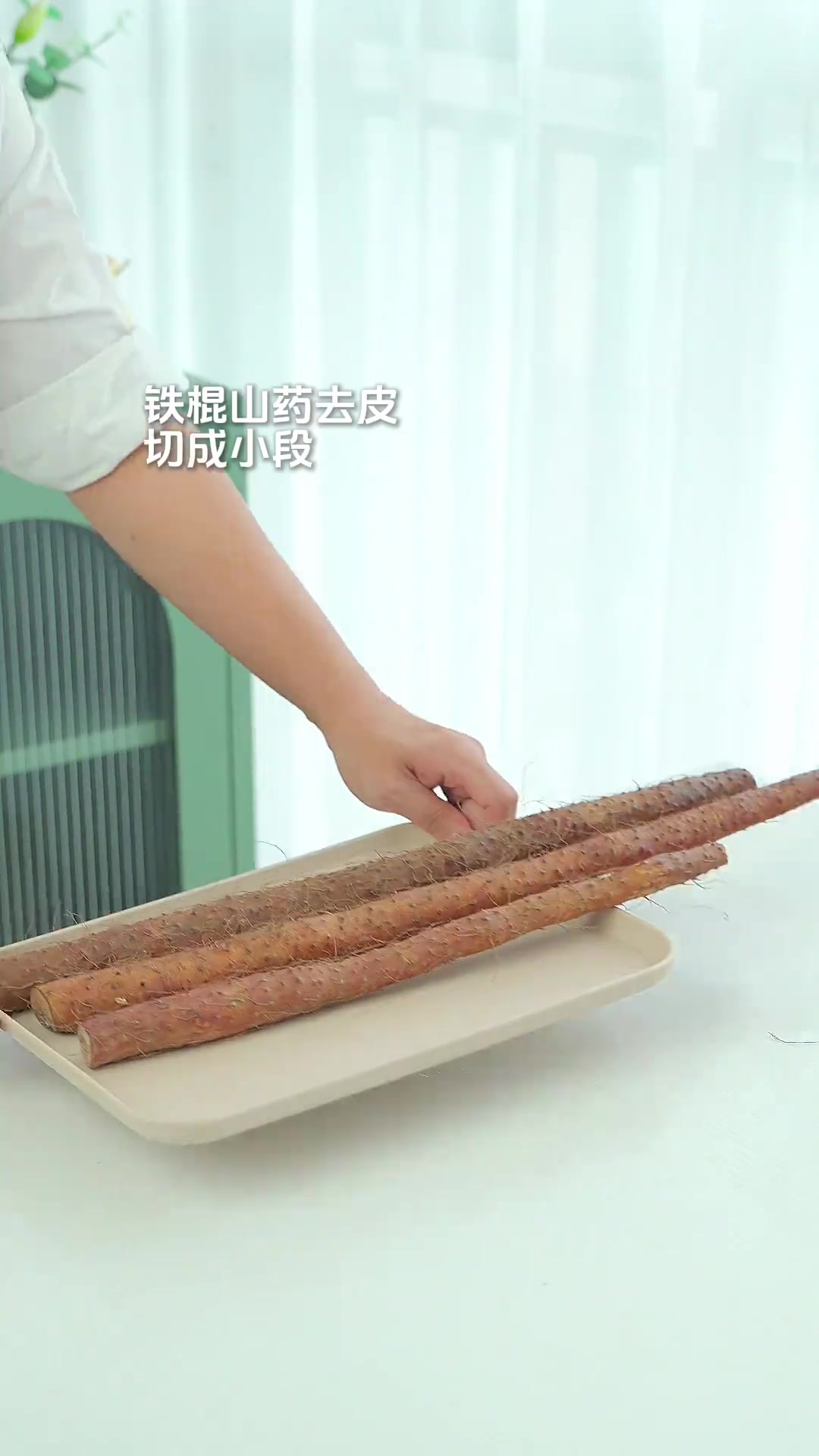 敏宝辅食不用焦虑,试试做这个无蛋版的山药时蔬丸子,软糯糯的,一抿就化,好吃又营养,对宝宝脾