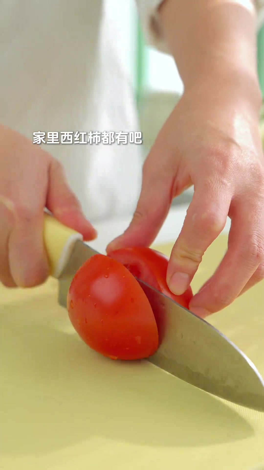 宝宝早餐不知道吃什么？除了喝奶外可以试试这个西红柿蛋饼，软嫩鲜香，一口下去有菜有蛋，营养丰
