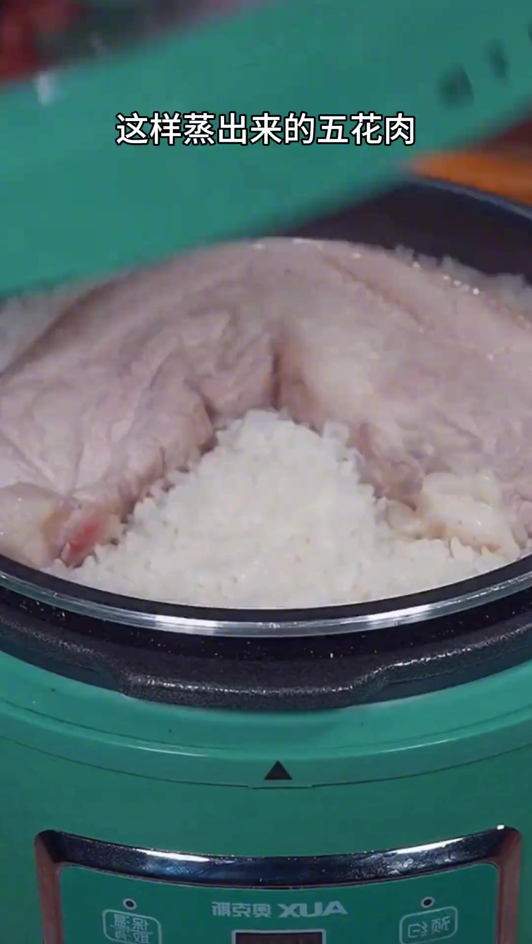 煮米饭时放一块五花肉，竟然解锁了一道五花肉最好吃的做法