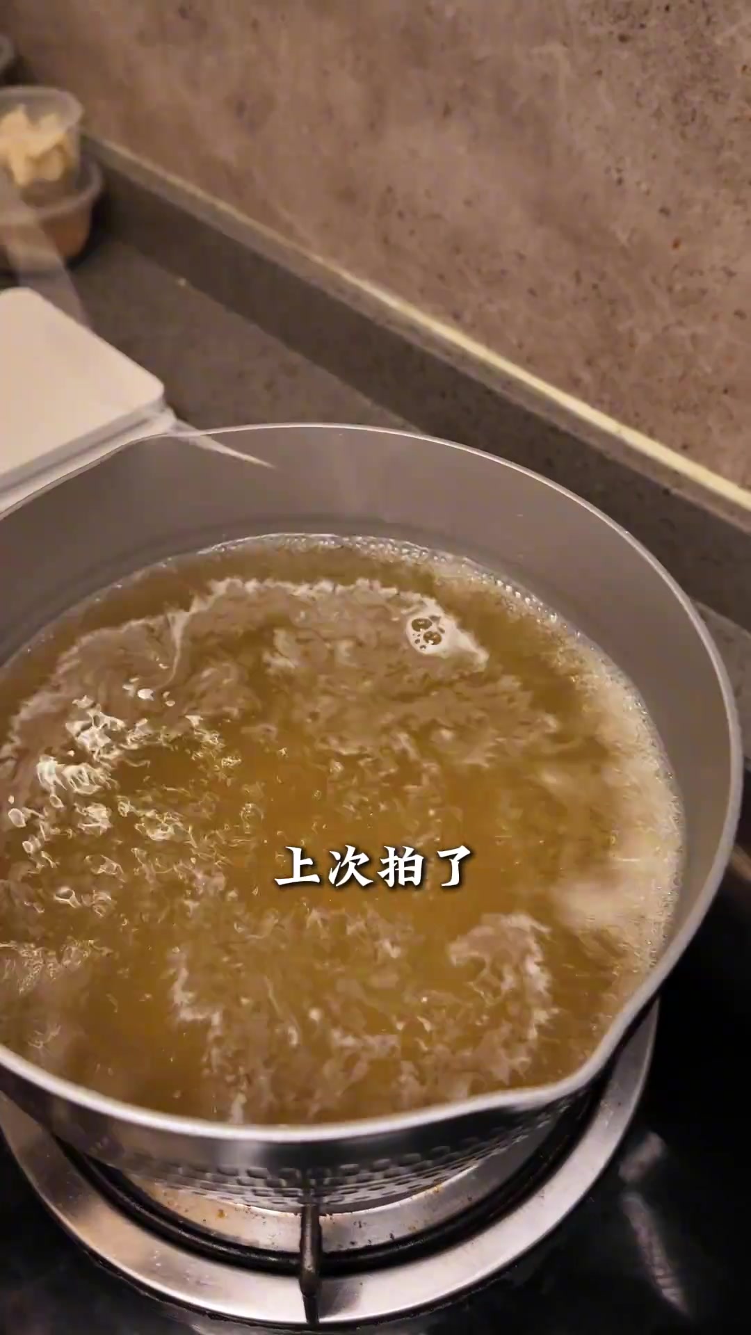 不用复杂步骤!简单韩国解酒汤 上次做的豆芽汤大家很喜欢,但是太麻烦,今天教大家做一个简单的