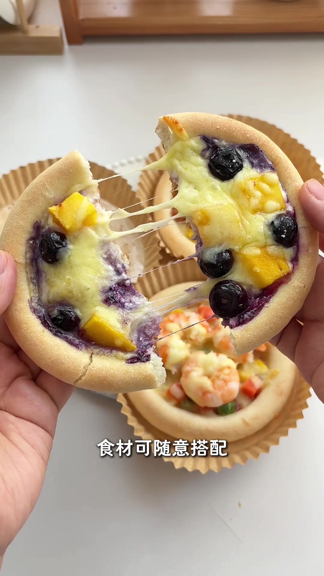 没想到自己在家就能轻松吃上现烤的披萨饼皮松软超长拉丝食材可随意搭配做一次可以吃上好久