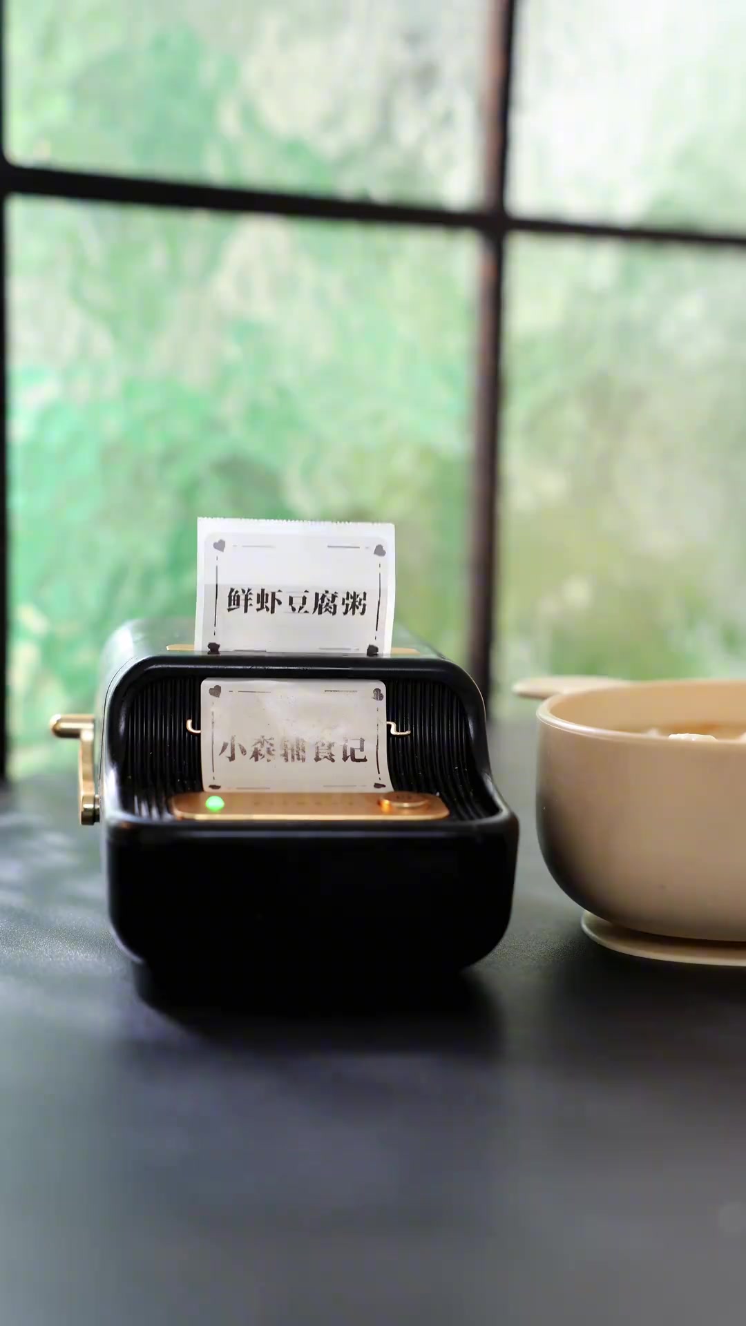 在宝宝蹭蹭长的时候一定要给他多吃钙含量高的辅食今天来做个鲜虾豆腐粥软烂入味又鲜又香宝宝爱吃
