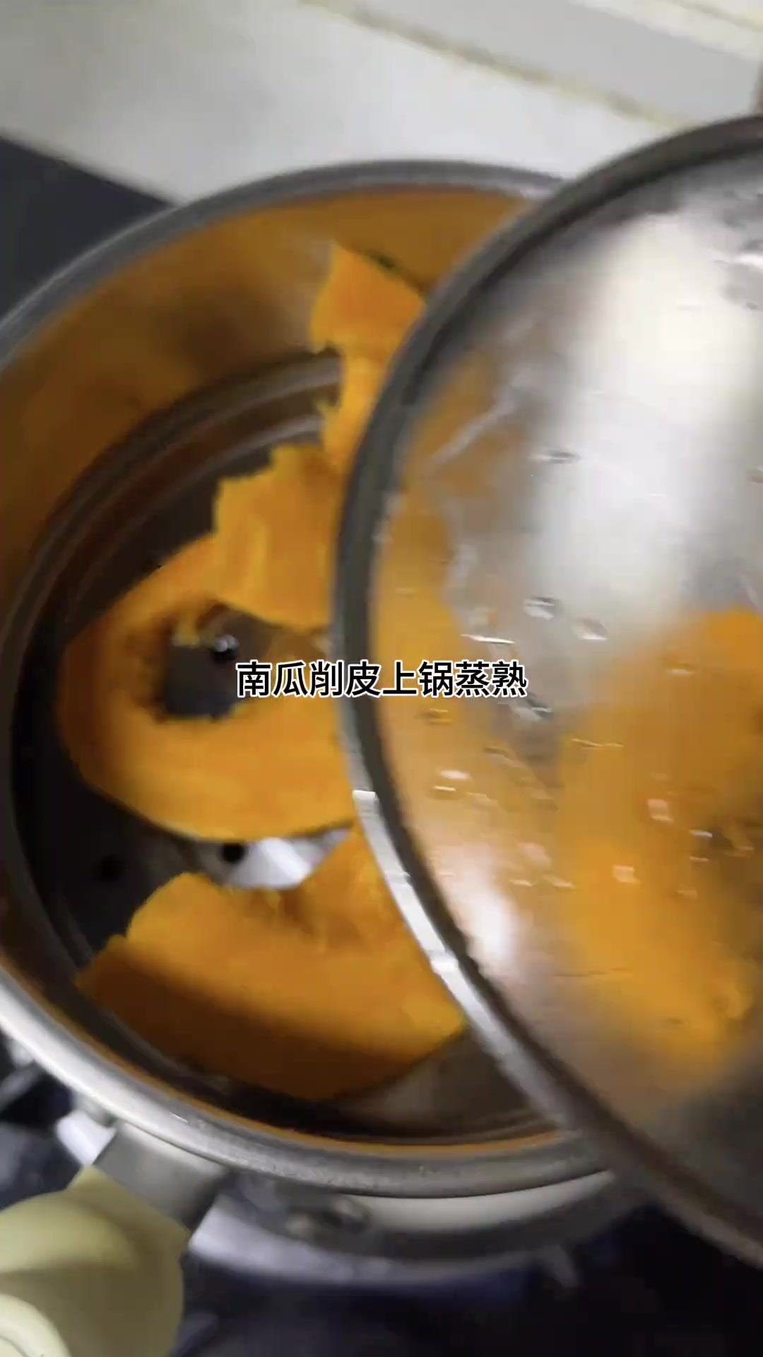 第80集|南瓜浓汤面 香甜软糯的南瓜泥挂在每一根面条上 搭配上蔬菜和鸡蛋 营养丰富