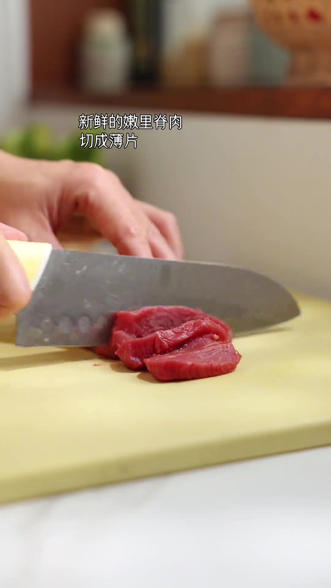 宝宝越大生长发育所需的营养就越多今天来做个白菜蒸牛肉丸软糯多汁又鲜又香宝宝也爱吃一口下去好