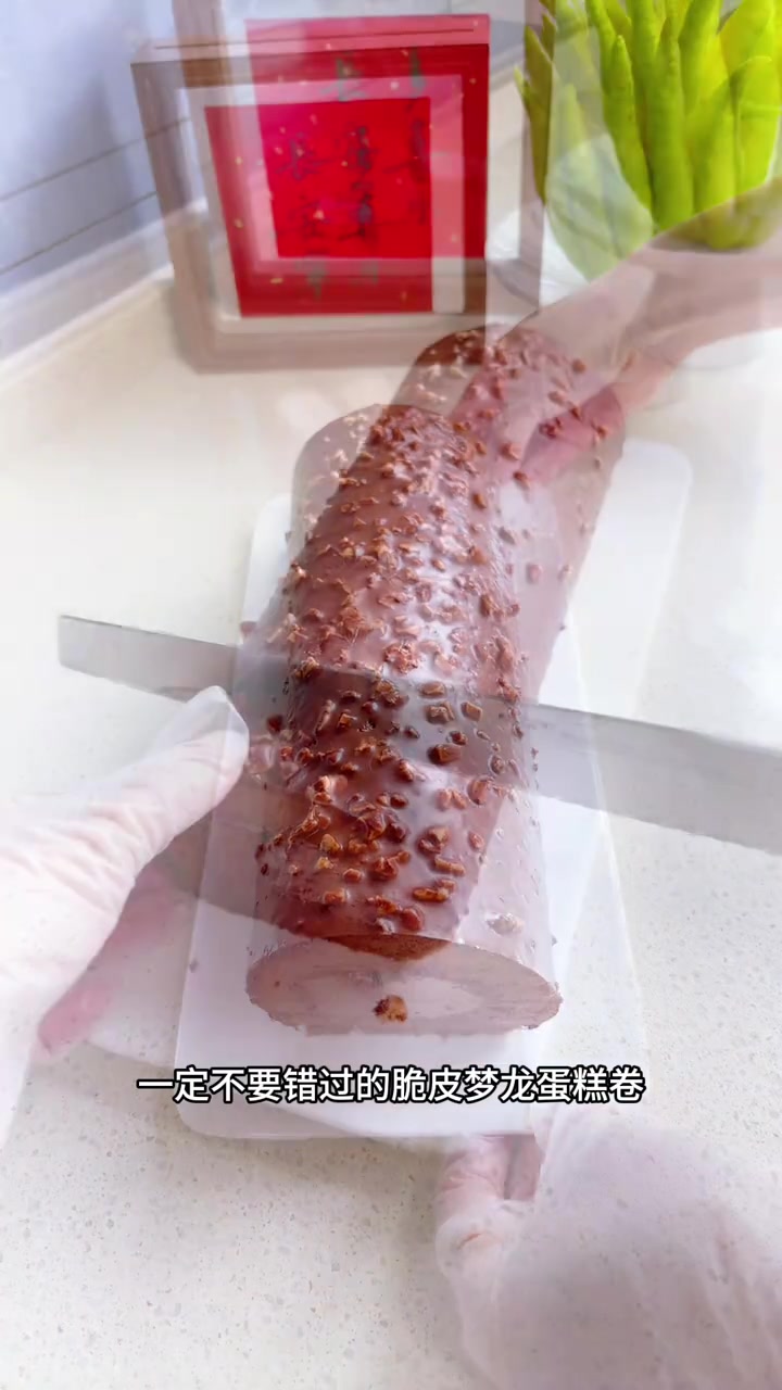 超详细脆皮梦龙蛋糕卷做法分享，非常浓郁的巧克力味道，三重口感吃起来超满足，巧克力脑袋直接冲
