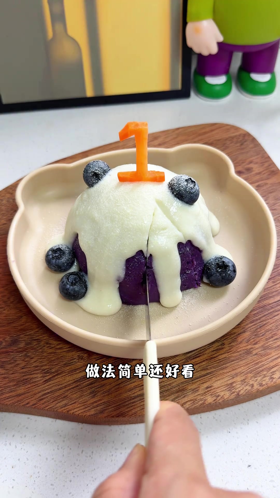 宝宝版生日蛋糕 宝宝的周岁仪式生日蛋糕 当然是妈妈给的无糖无蛋无奶油不需要烤箱就能做的小蛋