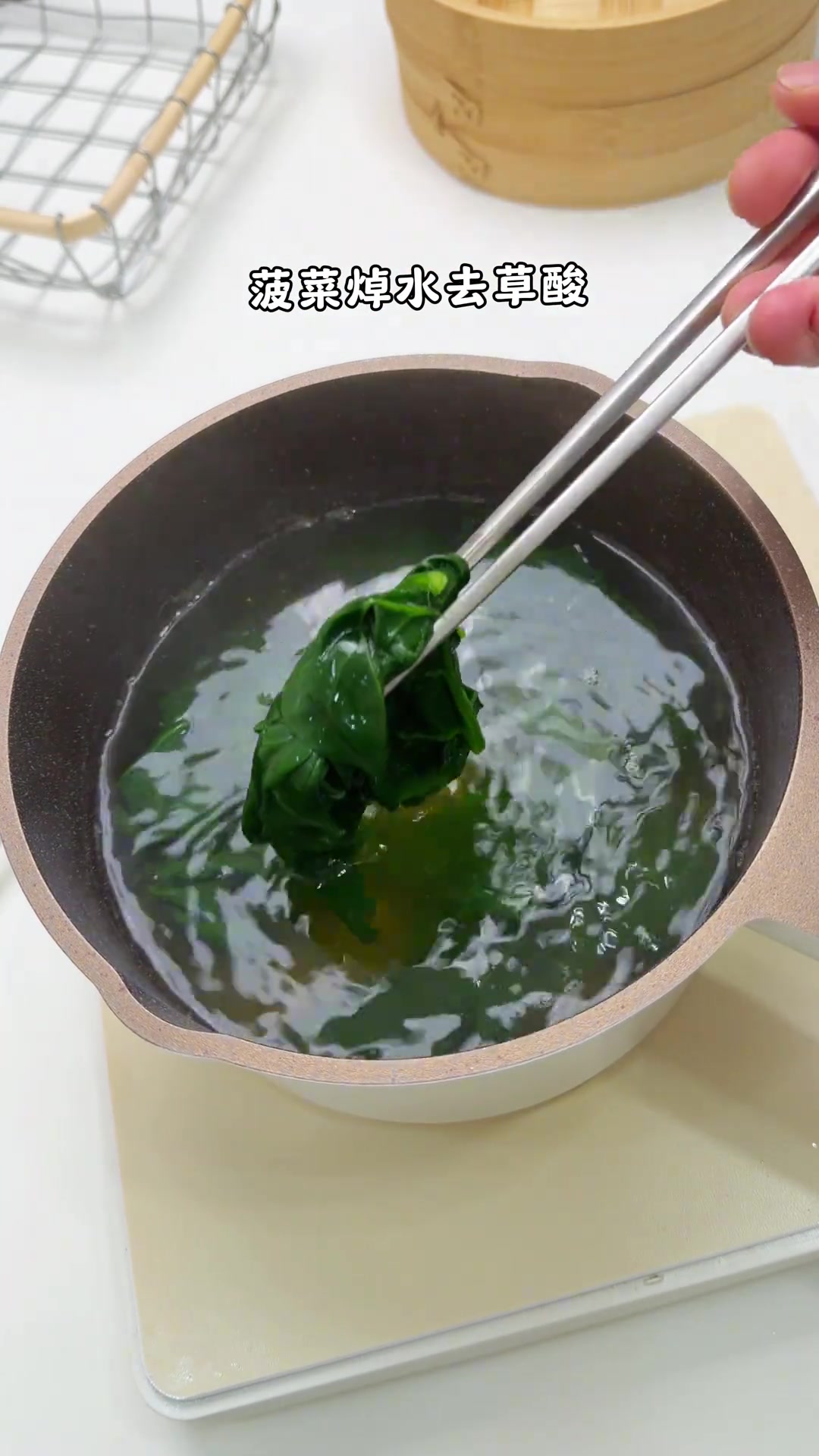 8个月宝宝第一口鲜虾如何吃 做成菠菜鲜虾丸 高钙营养