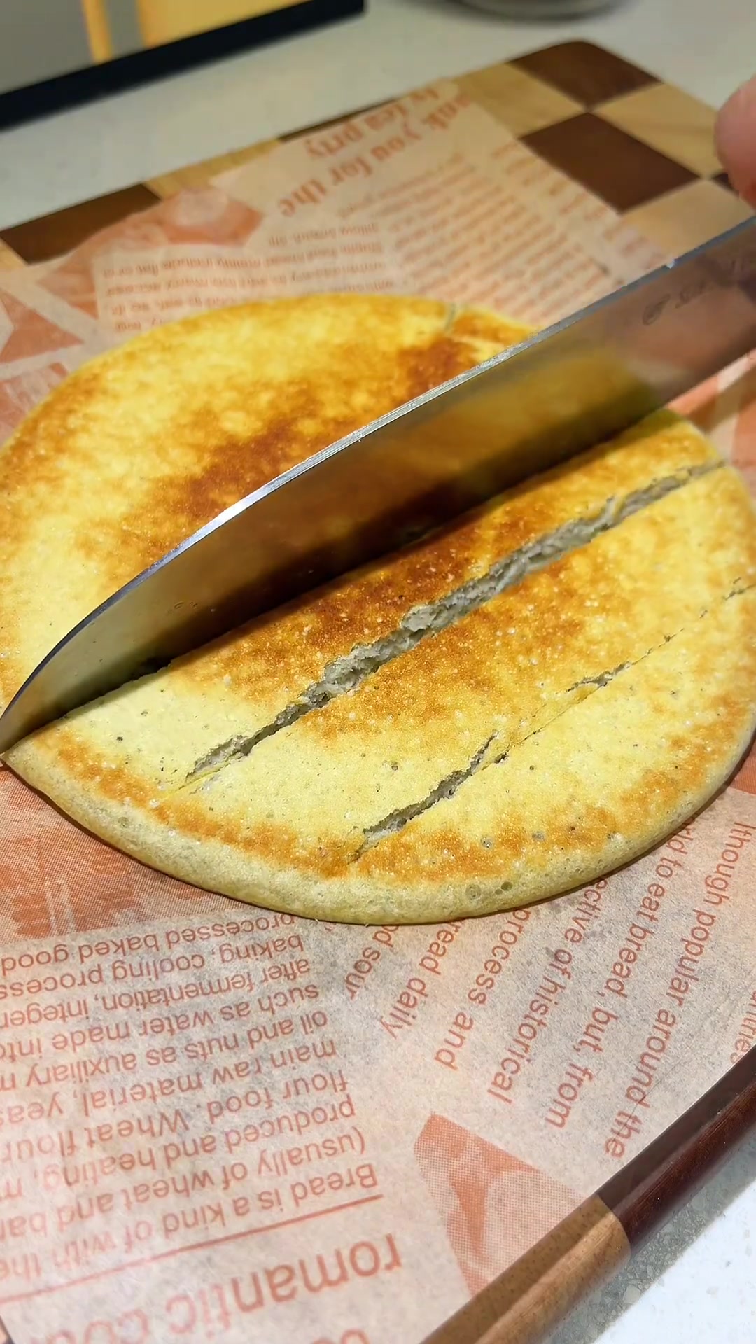 香蕉鸡蛋饼 香蕉家里都有吧？试试这个做法，外酥里软，奶香浓郁，宝宝怎么吃也吃不腻！