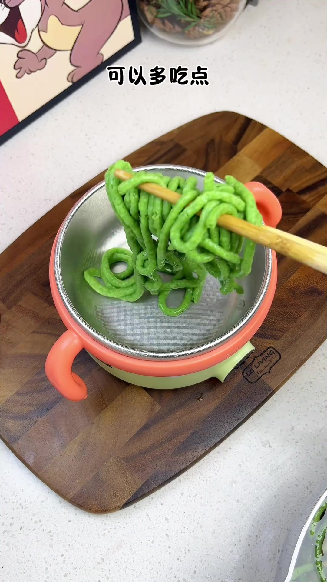 菠菜鲜虾面线 春天是宝宝补钙的黄金时期，可以多吃点含钙量高的食物，今天做的菠菜鲜虾面线，有