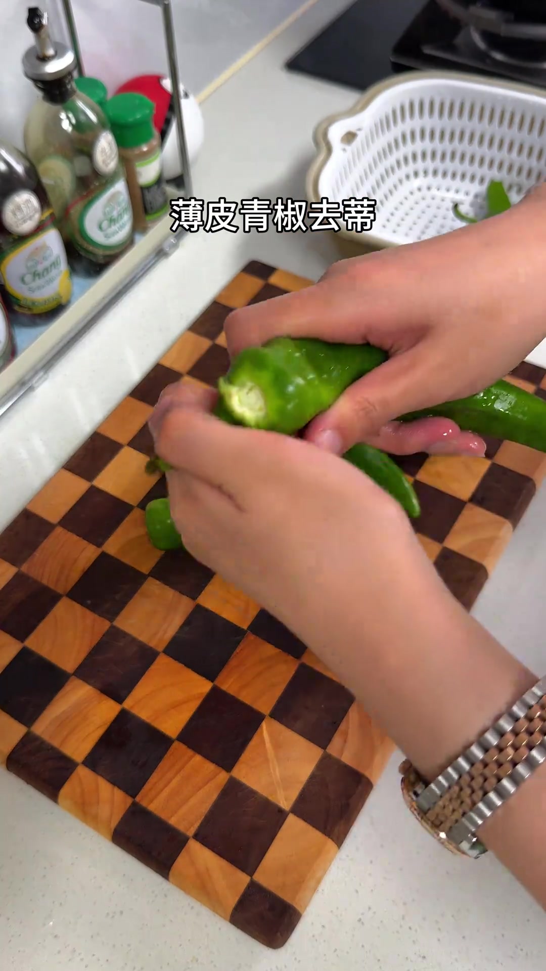 答应我！爱吃辣的一定要试试这道菜！虎皮青椒炒皮蛋，香辣开胃，简单又好做！