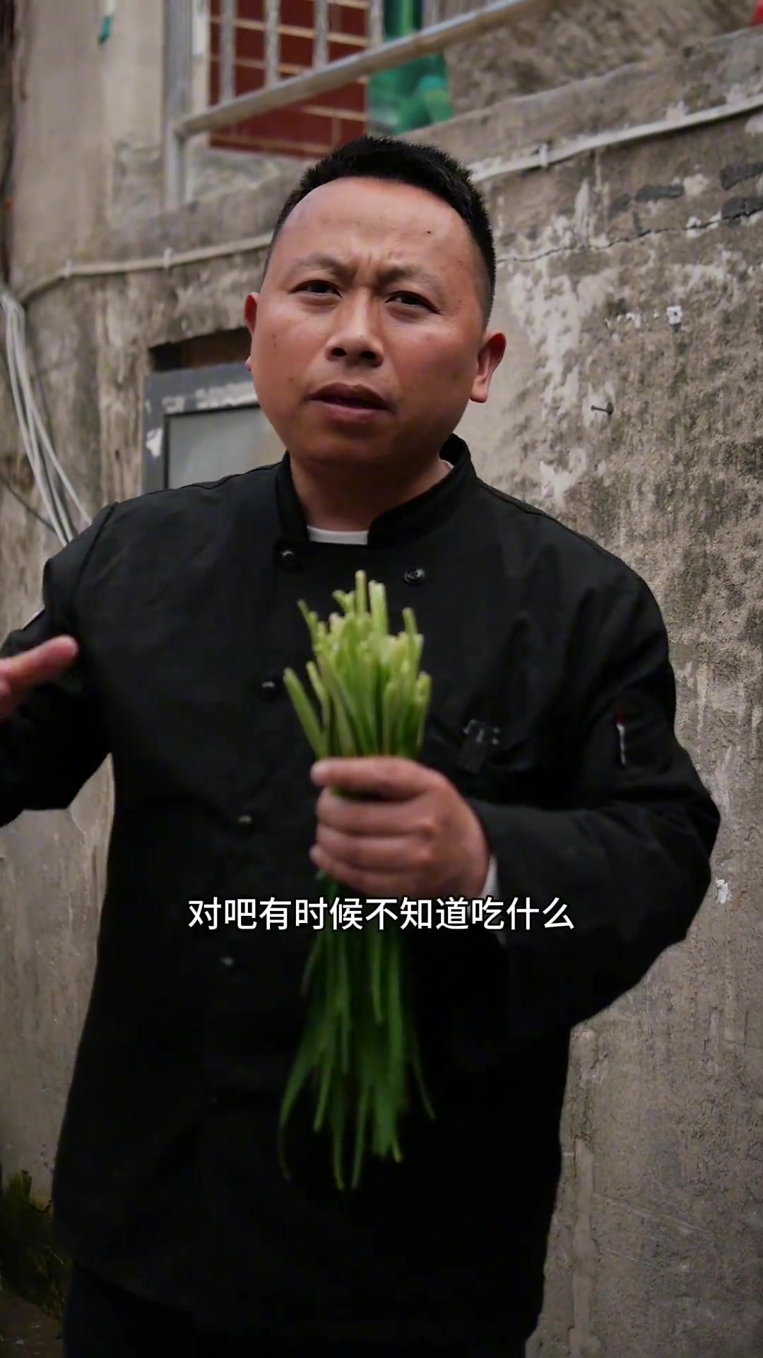 春天到了,正是吃韭菜的时候,一道春韭炒鸡蛋。
