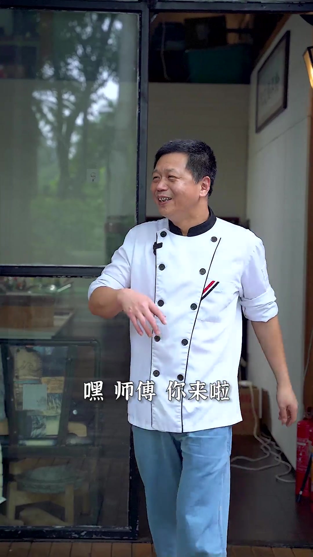 福州最近阴雨绵绵,湿热的天气喝什么汤最好呢?可以试试用茯苓、芡实、山药、莲子和猪肚一起炖煮