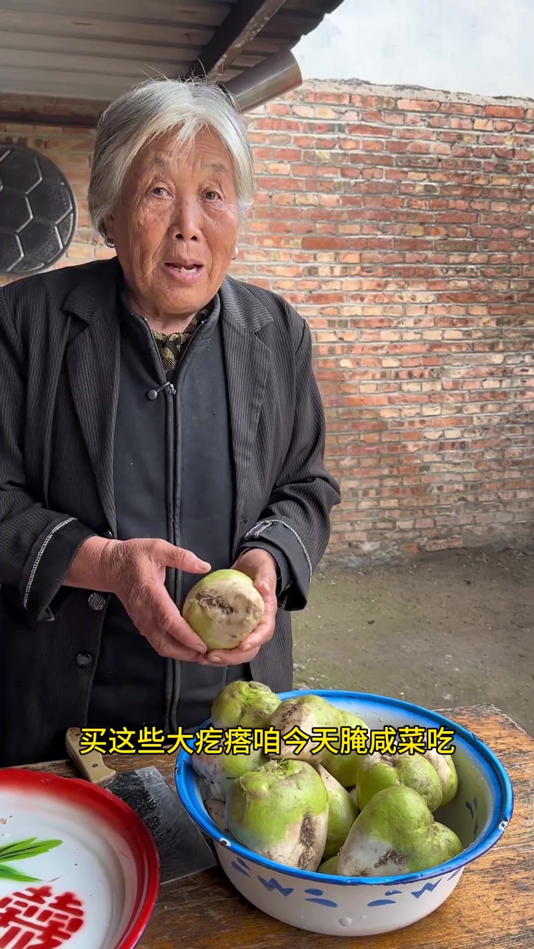 带大家看看山东人猫冬，腌的五香酱油芥菜疙瘩咸菜， 腌两个月以后就可以吃了，到冬天这是最好的