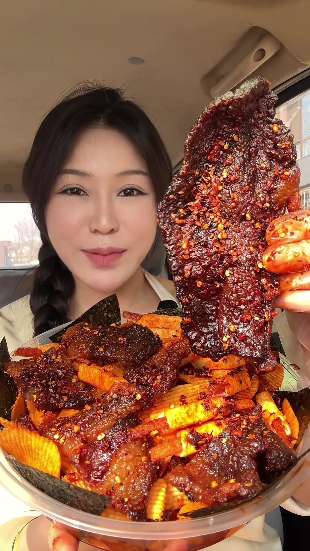 麻辣牛胸口你这样搭配过吗 麻辣牛胸口拌薯片 薯条塞辣条 牛蹄筋 火鸡面 鸡柳薯条三合一 海