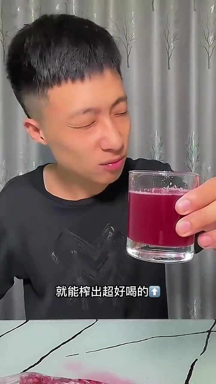 惊了！只需要一个裱花袋就能榨出石榴汁？