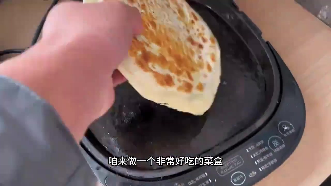又到了吃荠荠菜的季节，来做一个非常好吃的菜盒