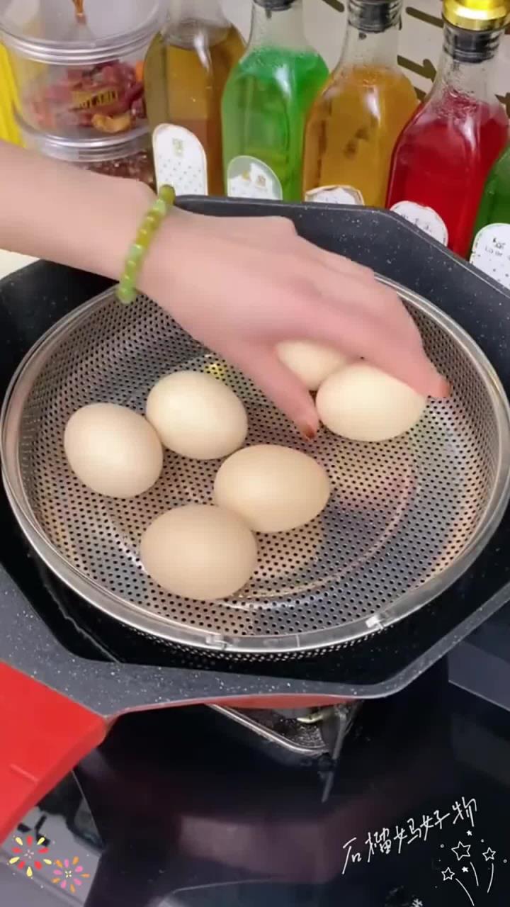 不锈钢蒸笼沥水篮轻松蒸沥,让厨房操作更顺畅