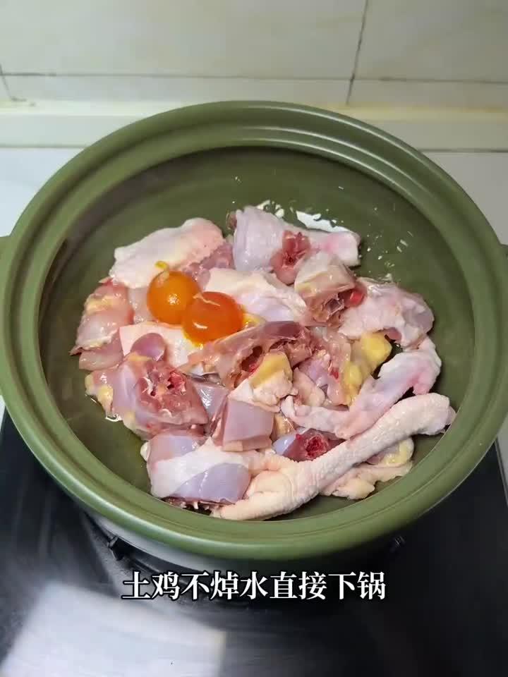 解锁板栗土鸡汤神仙做法!汤鲜味美又滋补!