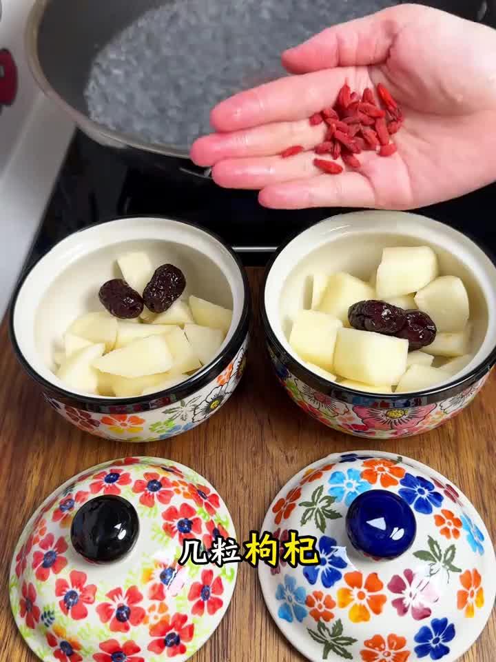 冰糖银耳雪梨汤:秋日必备,一碗润肺去燥!